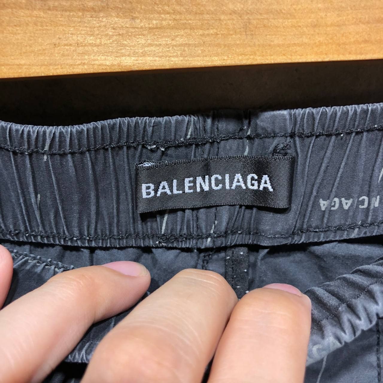 Balenciaga Balenciaga Logo Bermuda shorts Size US 33 - 7 Thumbnail