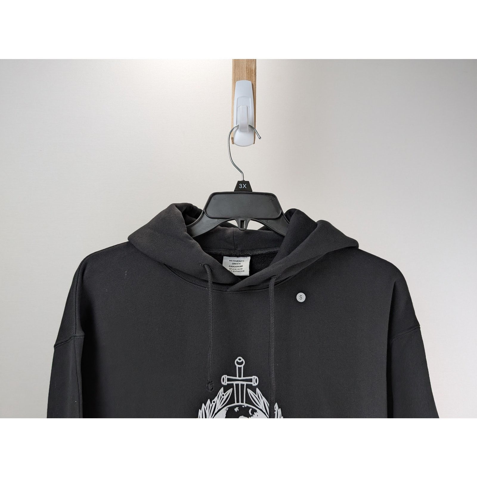 Vetements o1rshd1 Q:2 / Interpool Hoodie in Black Size US S / EU 44-46 / 1 - 5 Thumbnail