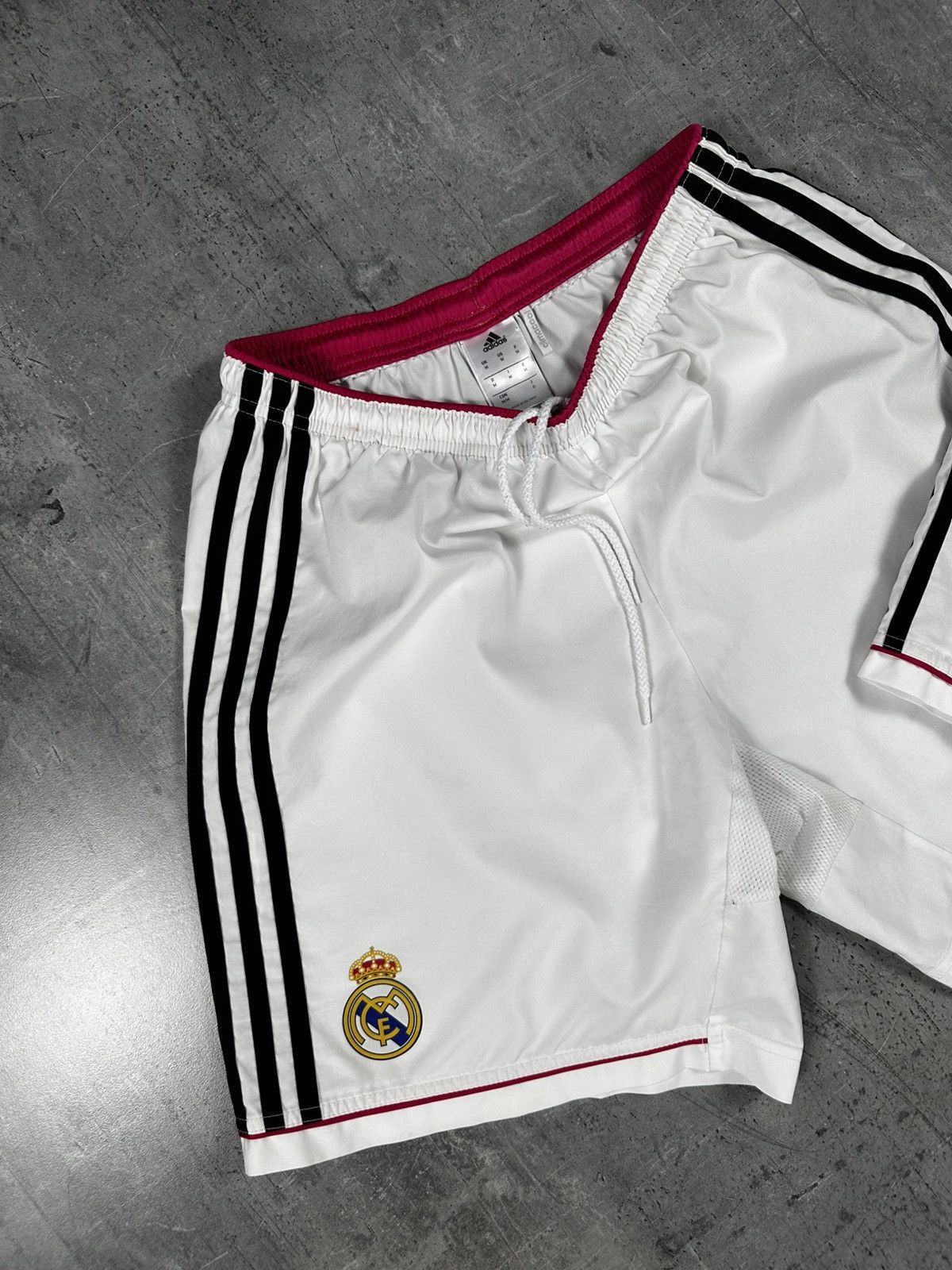 Vintage REAL MADRID 2014 2015 HOME FOOTBALL SOCCER SHORTS ADIDAS Size US 32 / EU 48 - 3 Thumbnail