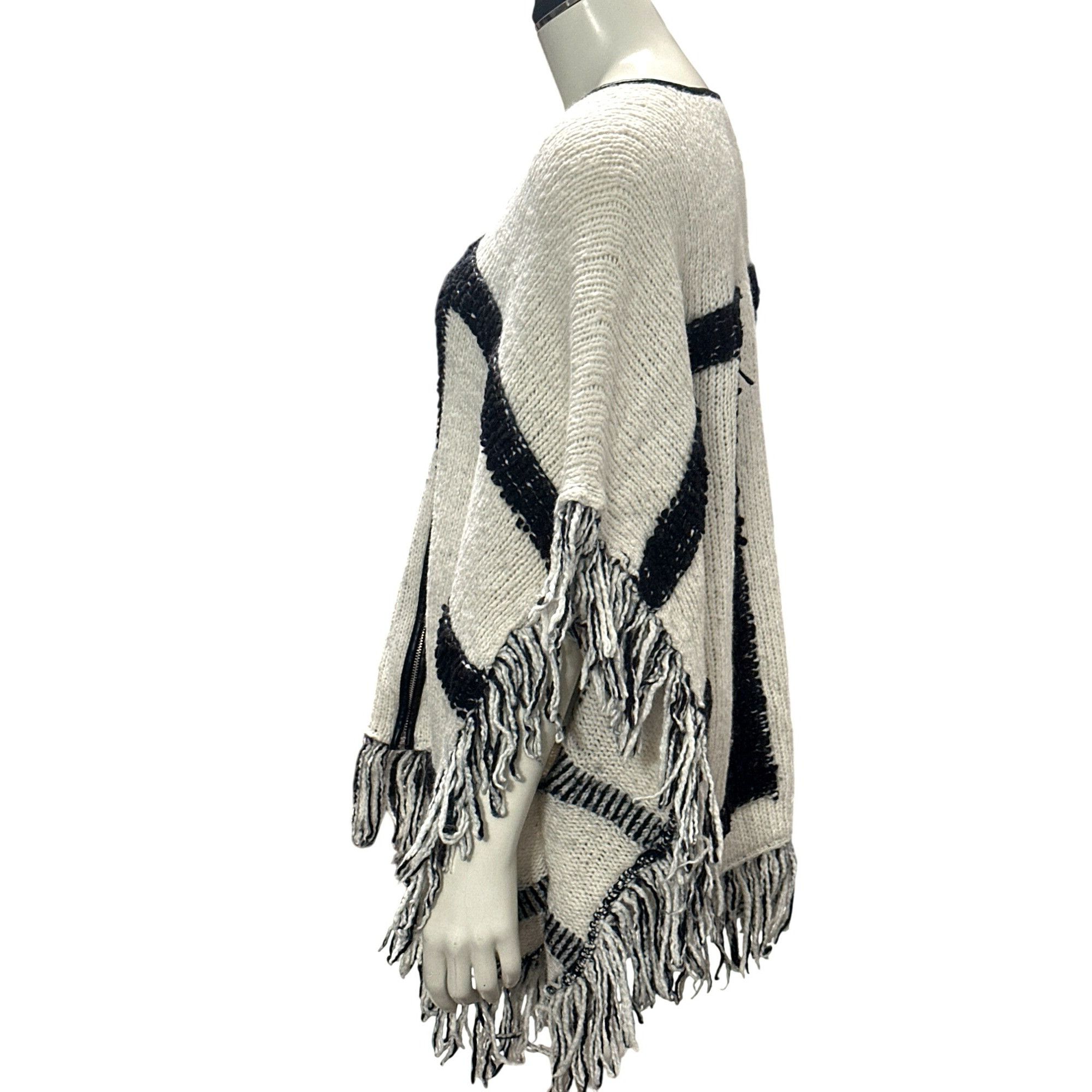 Other CCC Handcrafted Luxury Black White Poncho Geometric Design F Size ONE SIZE - 2 Thumbnail