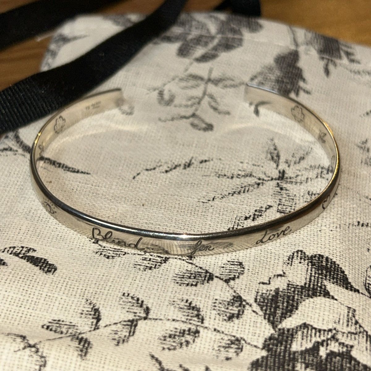 Gucci Gucci Blind for Love Silver Bangle Bracelet size 19 Size ONE SIZE - 6 Thumbnail