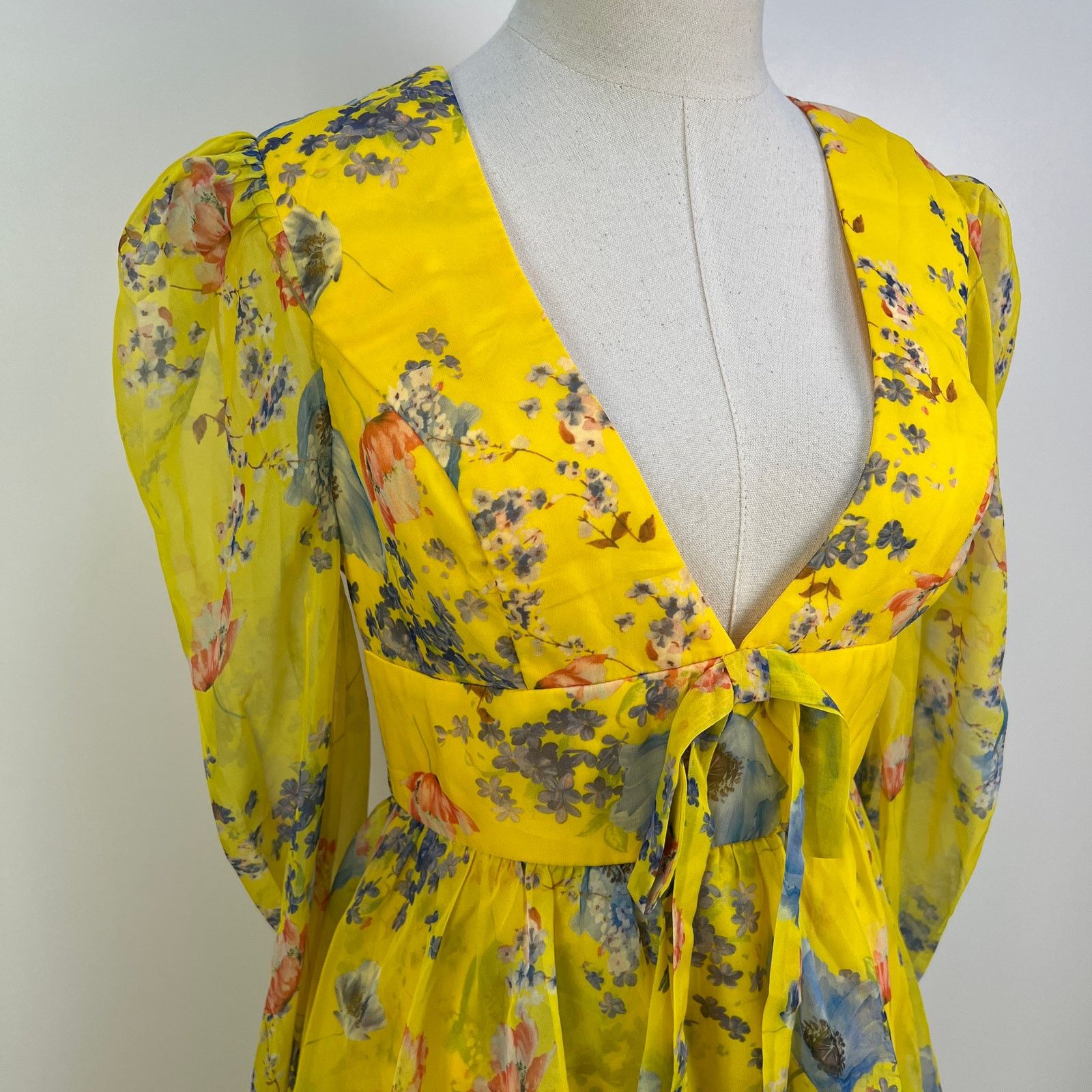Anthropologie Mac Duggal Long-Sleeve V-Neck Mini Dress Anthropologie Size M / US 6-8 / IT 42-44 - 4 Thumbnail