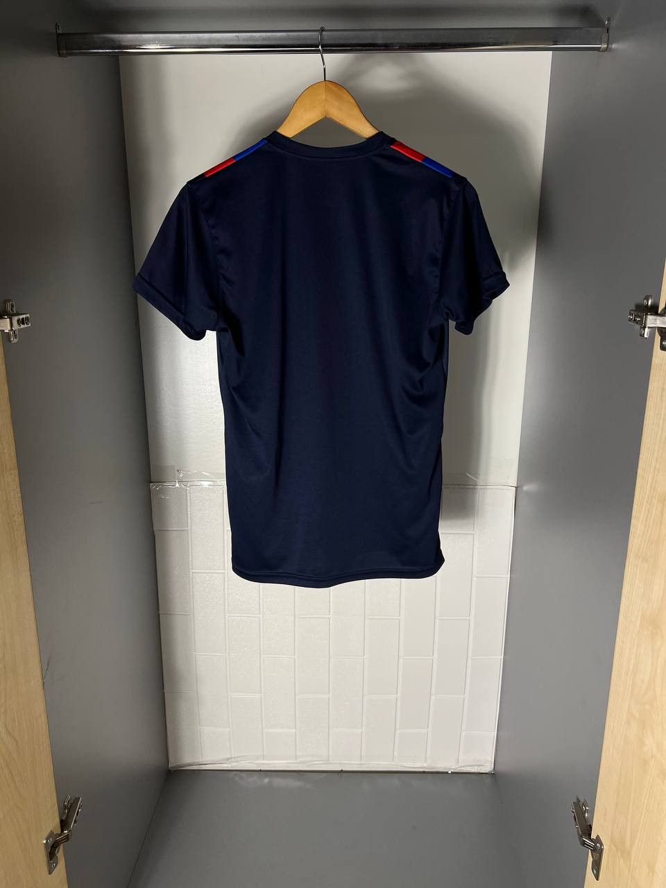 Vintage VERY RARE FC BARCELONA SPAIN SOCCER JERSRY RETRO Y2K 90s Size US S / EU 44-46 / 1 - 8 Thumbnail