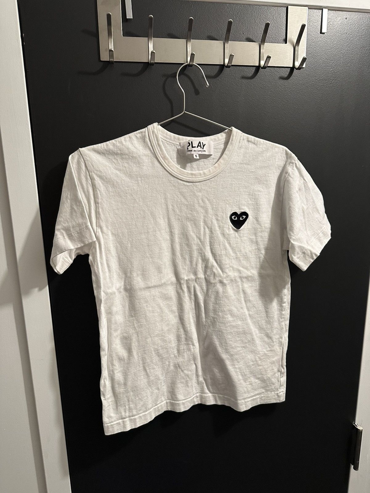 Comme des Garcons PLAY Comme des Garçon Play White Tee Size S / US 4 / IT 40 - 1 Thumbnail