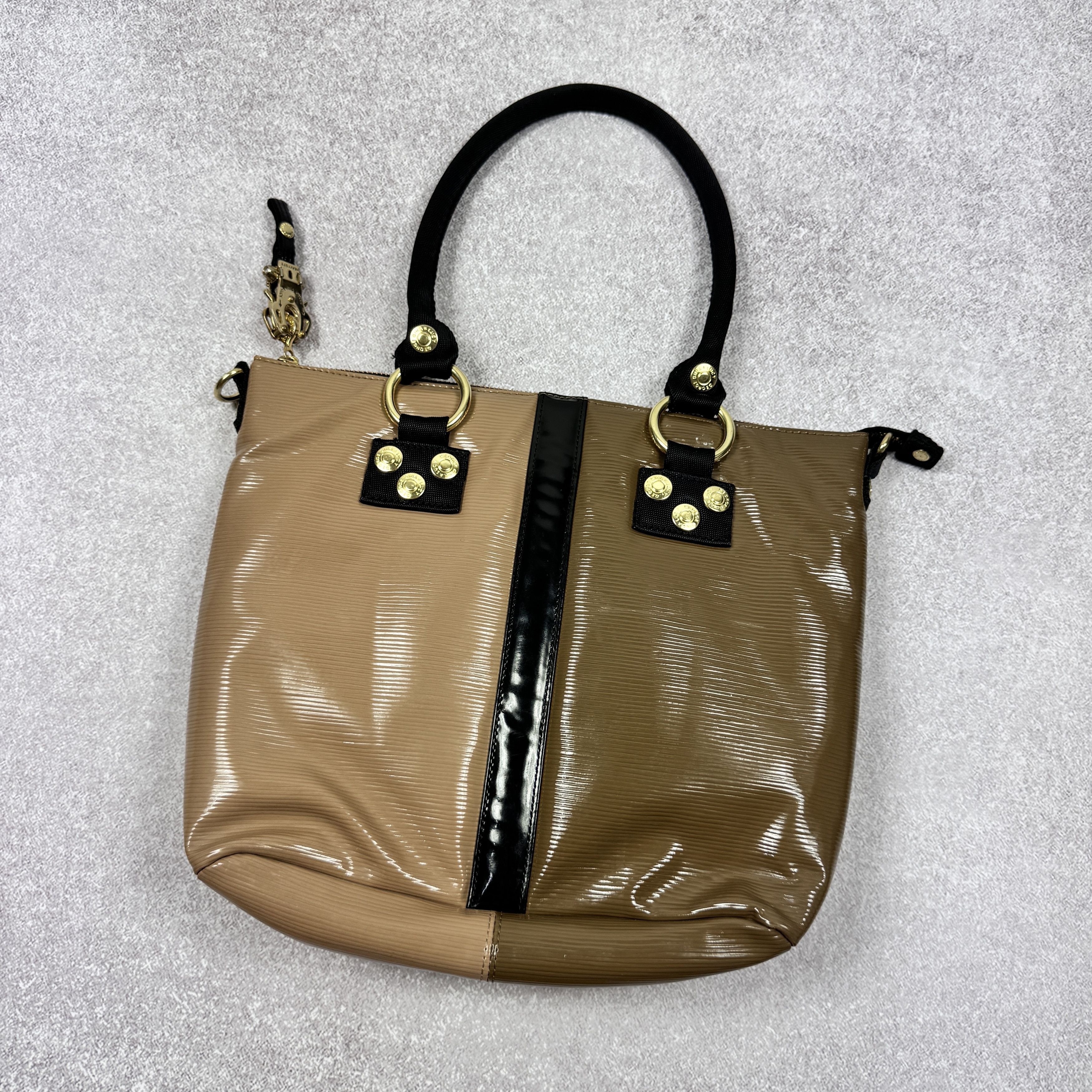 Designer × George Gina & Lucy NEW GEORGE GINA & LUCY FAINAWAY GLOSS HANDLE BAG Size ONE SIZE - 6 Thumbnail
