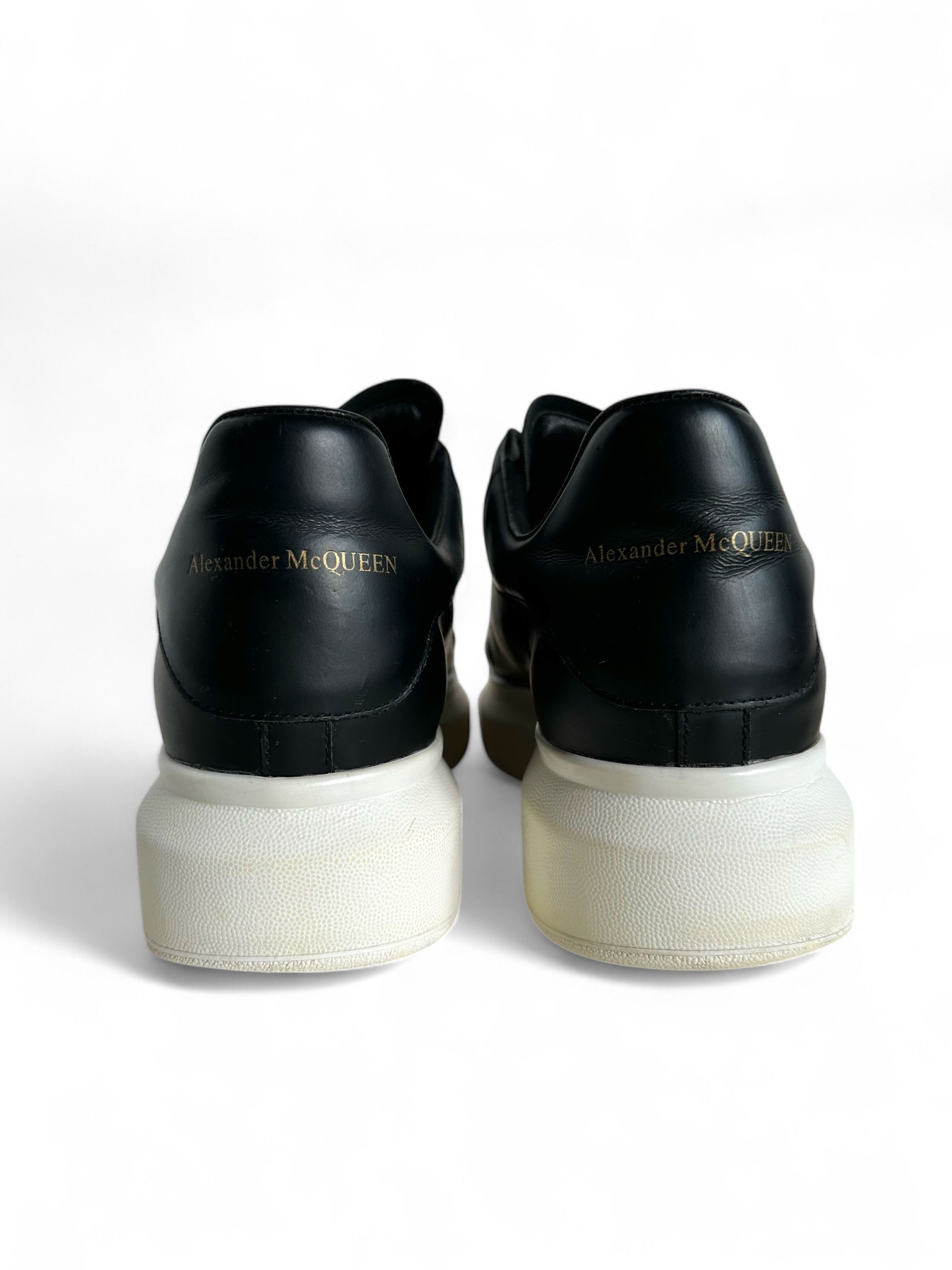 Alexander McQueen Alexander McQueen Oversized Sneakers Black EU40/US10 Size US 10 / IT 40 - 8 Thumbnail