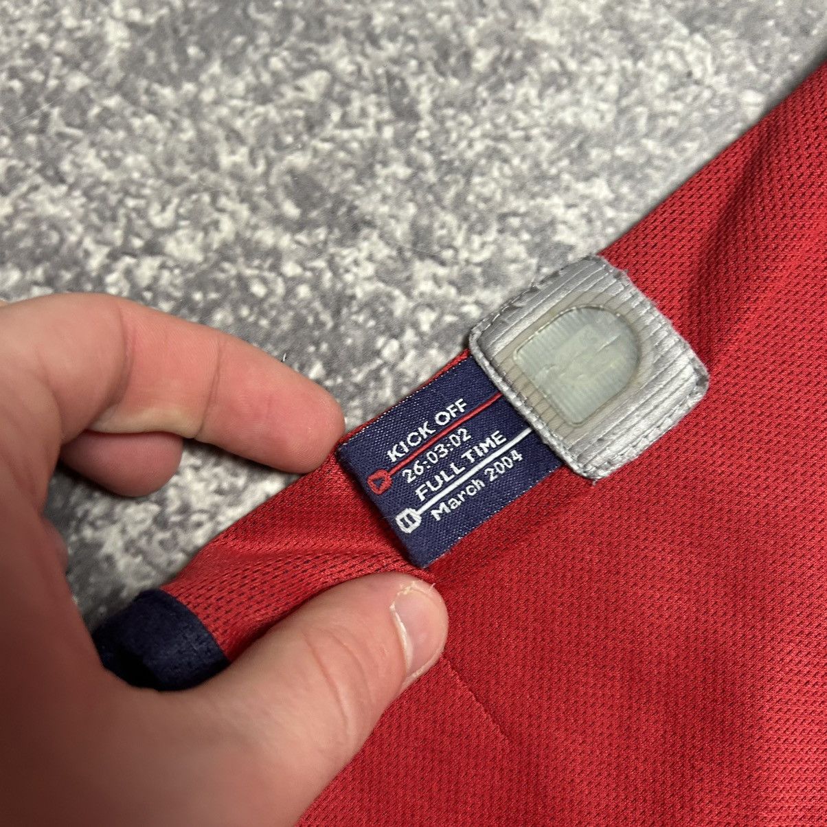 Umbro Vintage Umbro England 2004 Two-Sided home soccer jersey Size US M / EU 48-50 / 2 - 6 Thumbnail