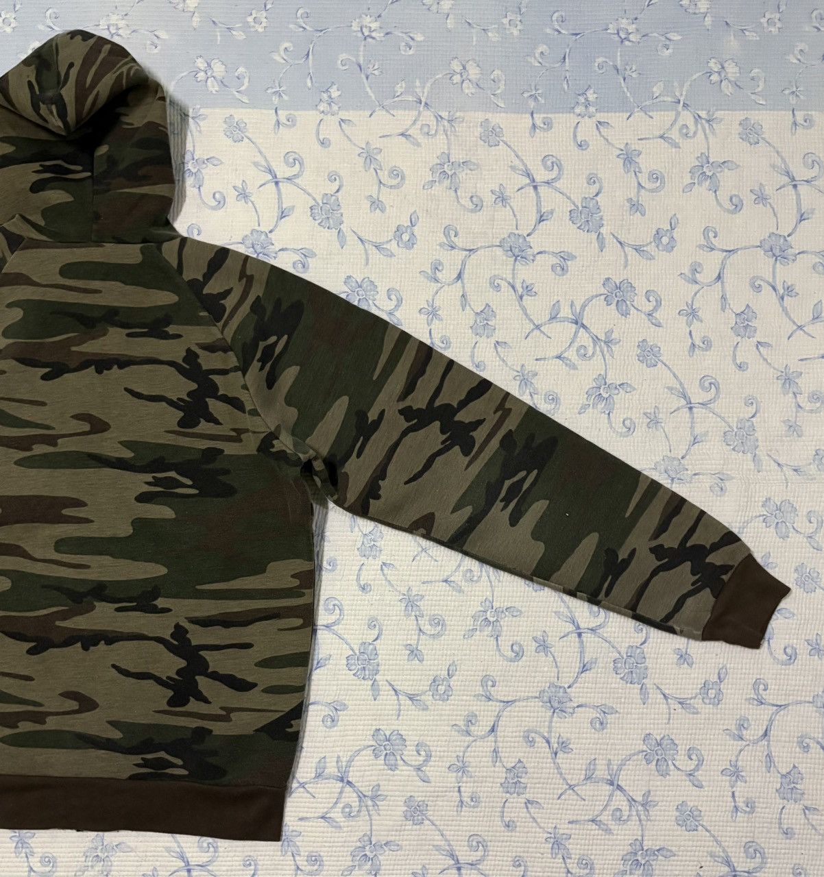 Carhartt Carhartt Camouflage Hoodie Sweater Size US L / EU 52-54 / 3 - 11 Thumbnail
