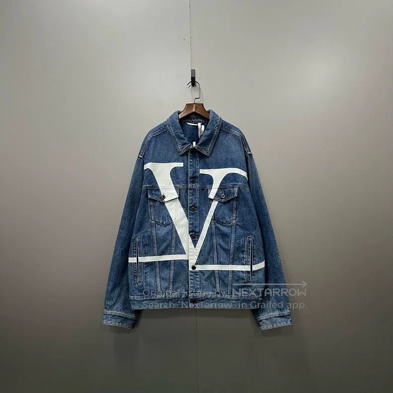 Valentino Valentino A large logo denim jacket on the chest Size US XL / EU 56 / 4 - 1 Thumbnail