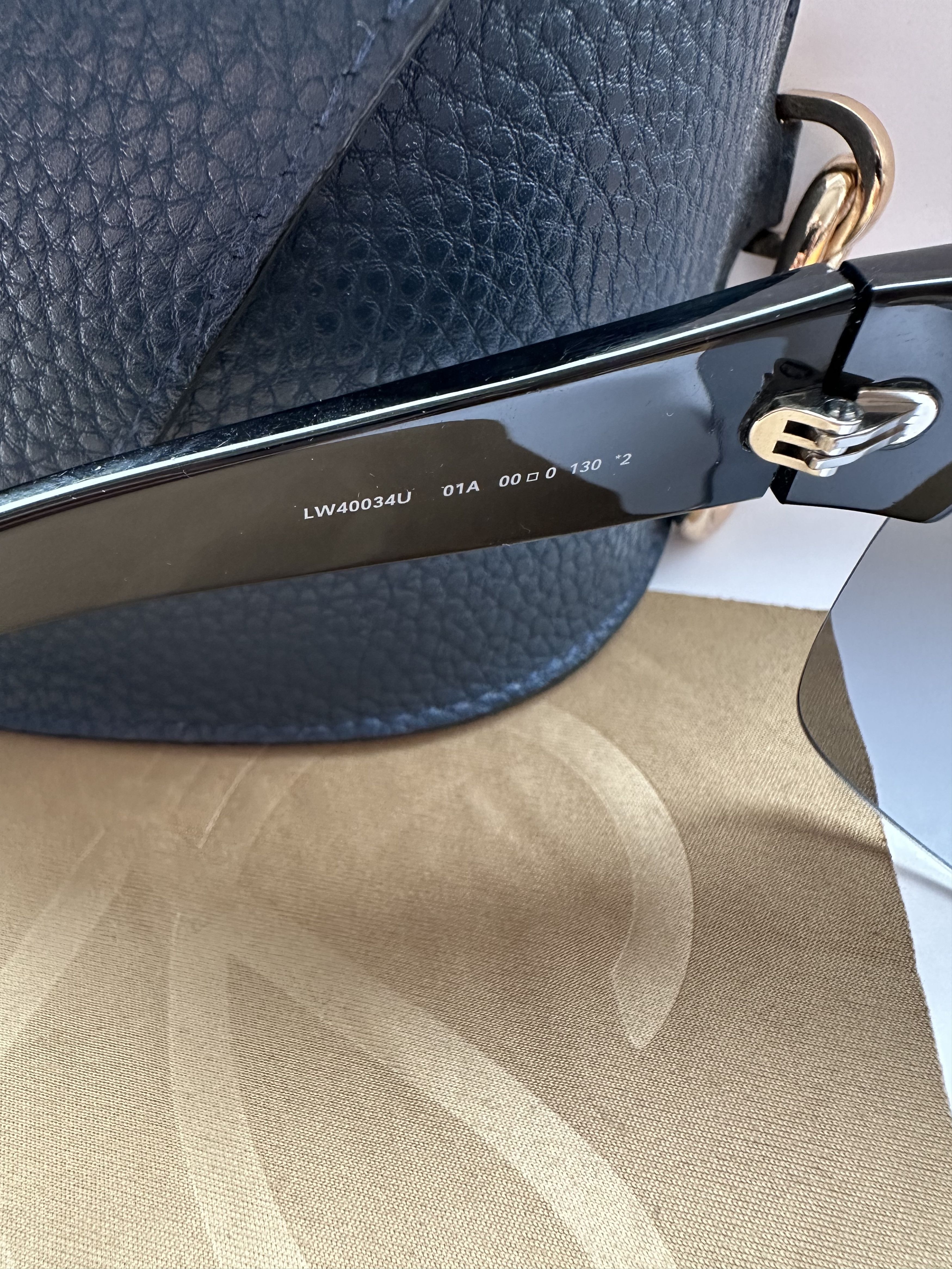 Loewe Loewe Mask Oversized Black Unisex Sunglasses LW40034U Size ONE SIZE - 4 Thumbnail