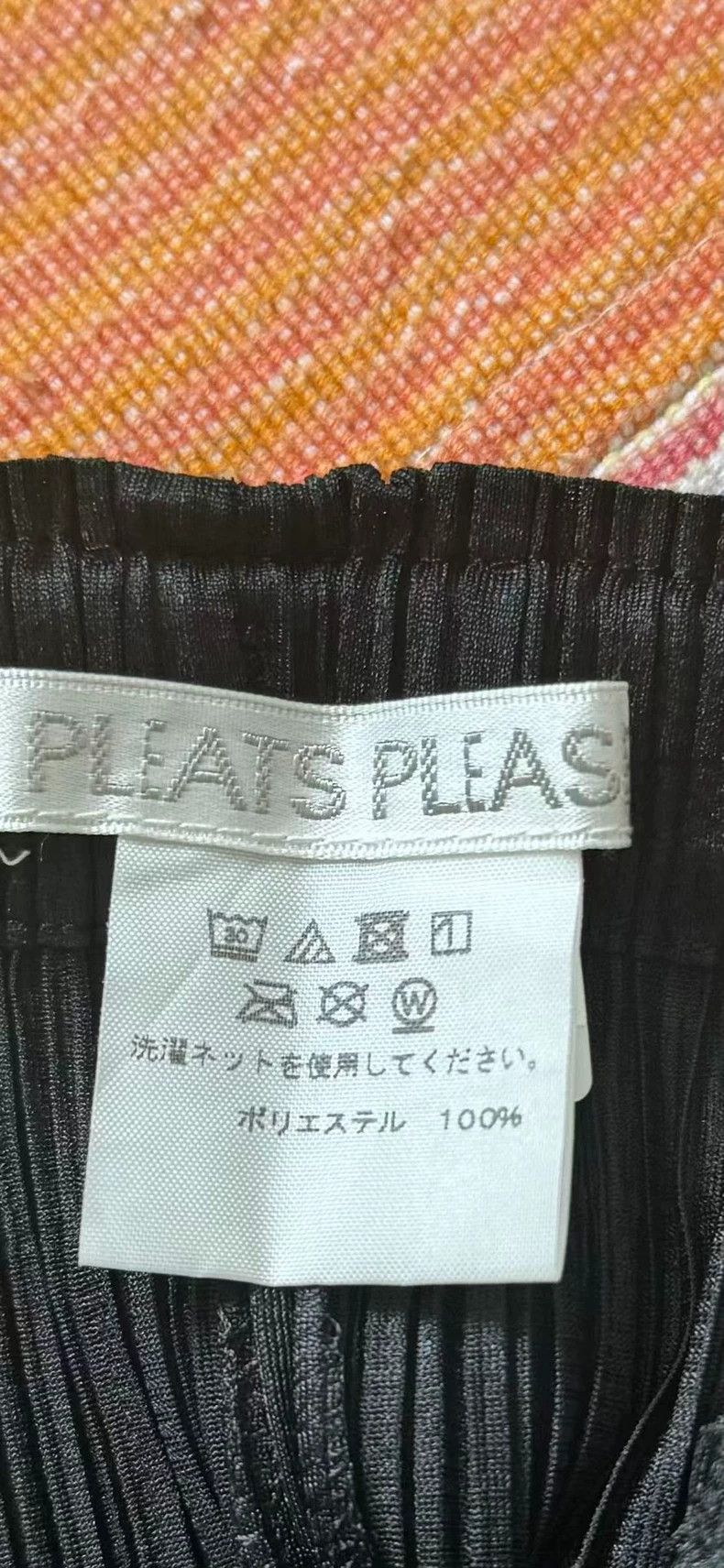 Issey Miyake Issey Miyake size:2 Black pleated trousers Size 22" - 2 Thumbnail
