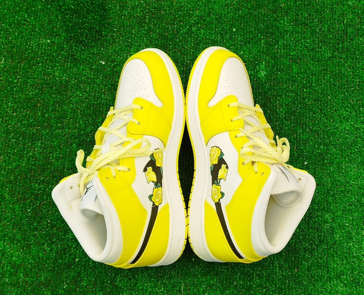 Jordan Brand Shoes Air Jordan 1 Mid Yellow Floral Size US 8 / IT 38 - 4 Thumbnail