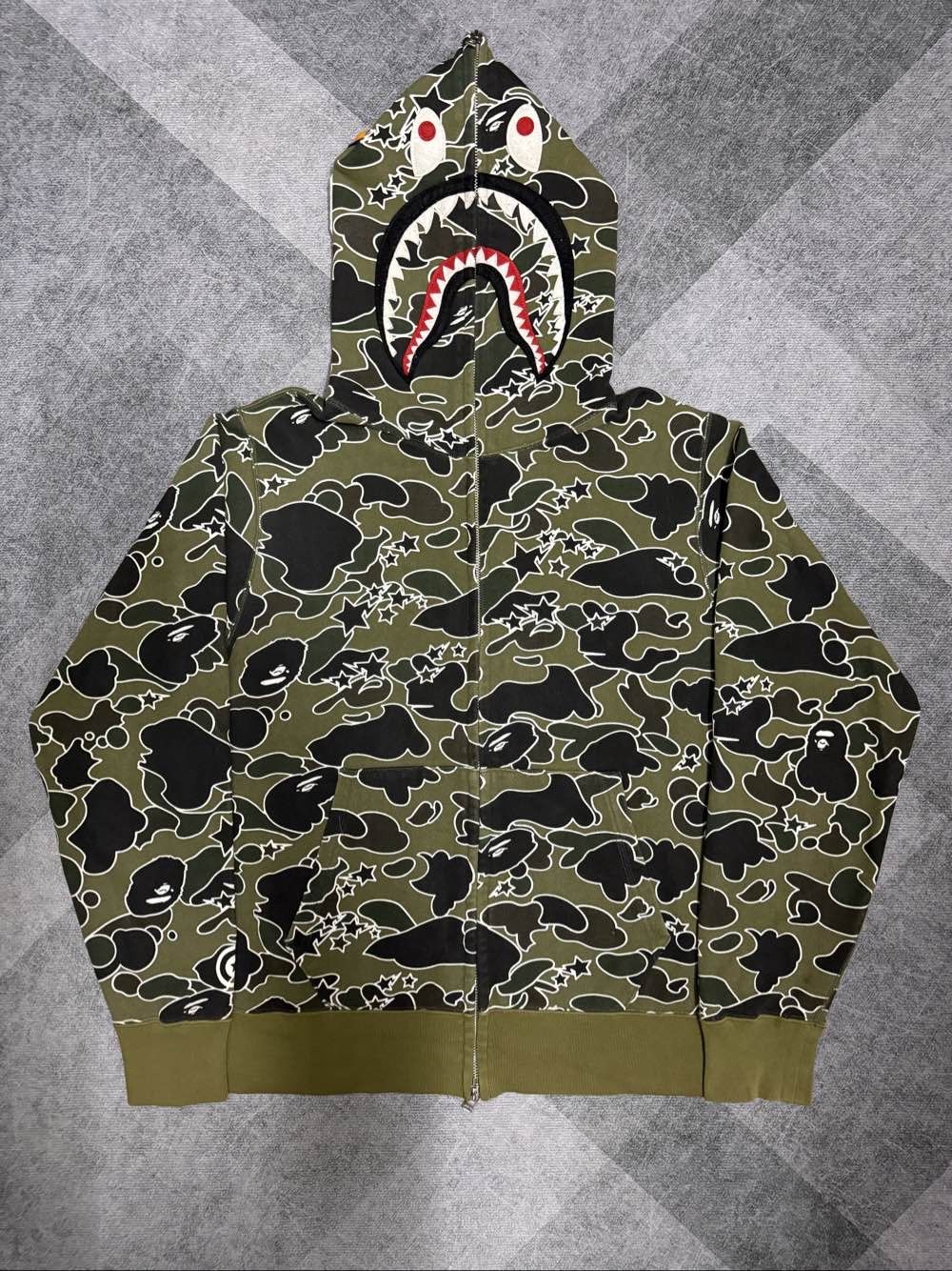 Bape A Bathing Ape Star Camo Shark Hoodie Size L Size US L / EU 52-54 / 3 - 1 Thumbnail
