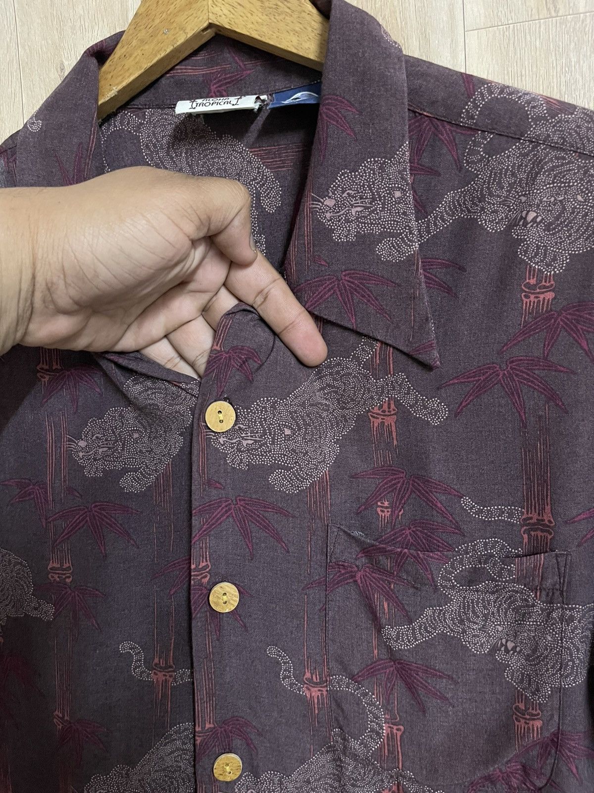 Vintage Vintage Hawaii Shirt Aloha Rayon Tiger Japan Motive CNY Rare Size US L / EU 52-54 / 3 - 6 Thumbnail