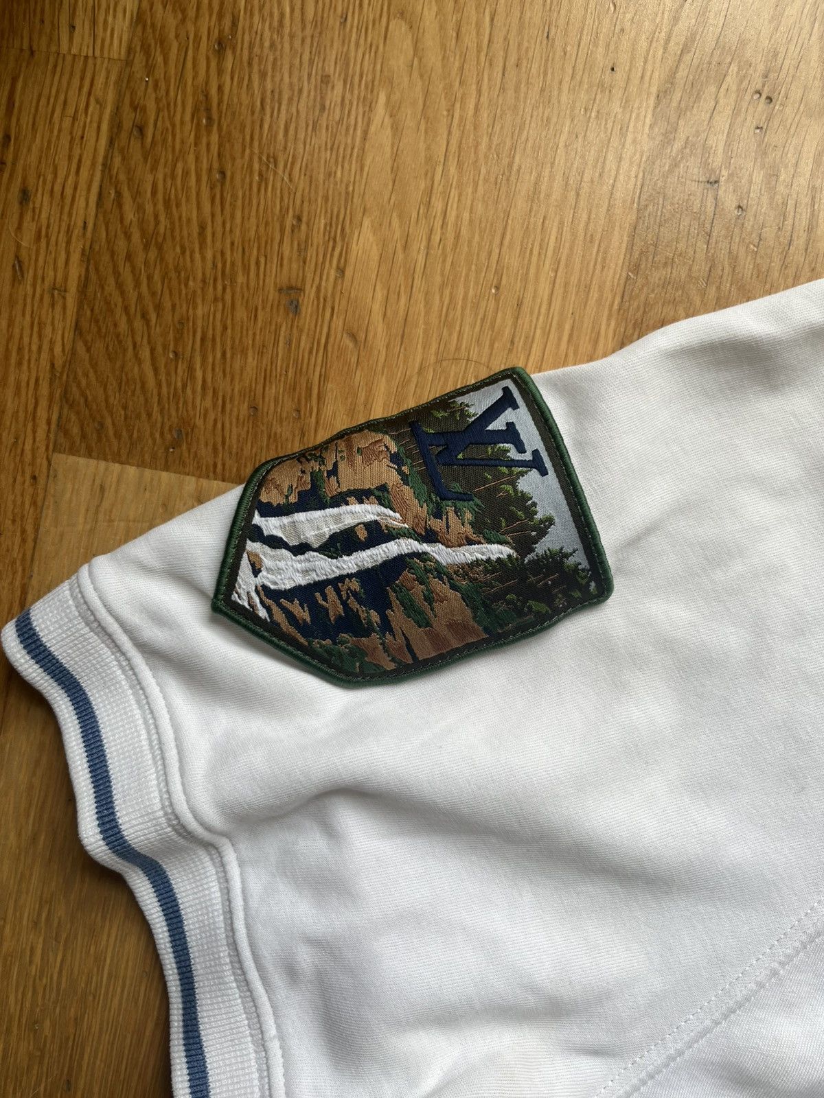 Louis Vuitton Louis Vuitton National Parks Patch T-shirt White Size US M / EU 48-50 / 2 - 9 Thumbnail