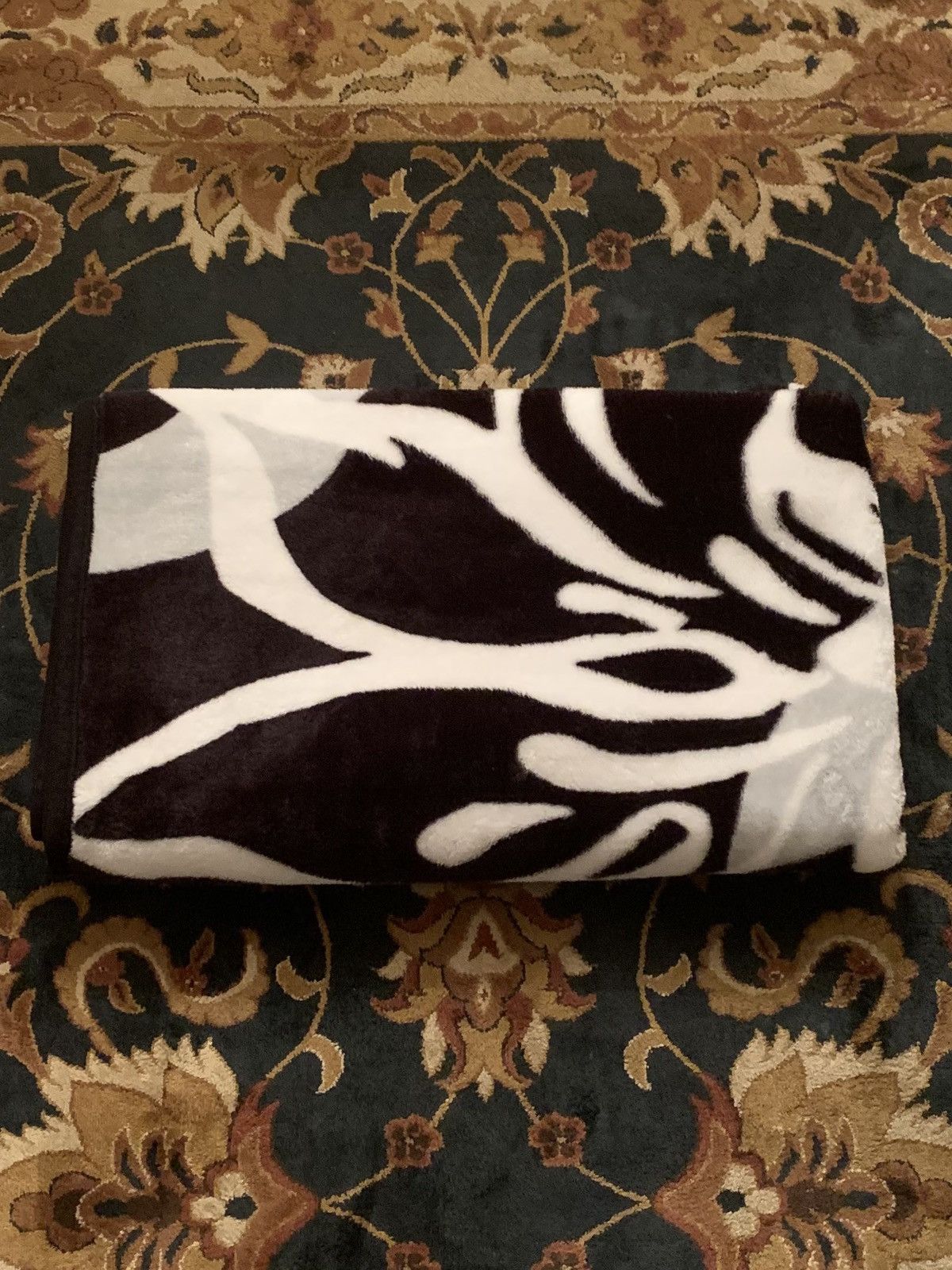 Vintage Vintage Y2K Vectorflourish Floral Design Plush Throw Blanket Size ONE SIZE - 6 Thumbnail
