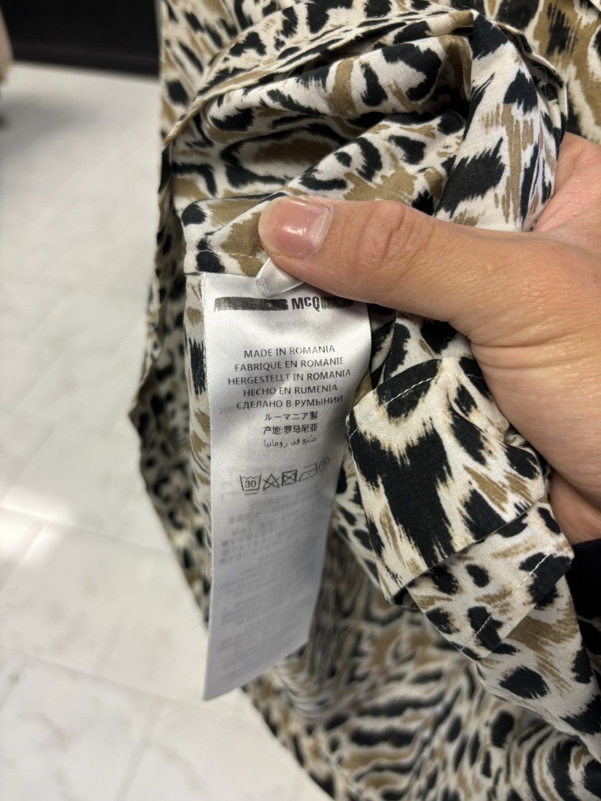 McQ Alexander McQueen McQ Alexander Mcqueen leopard print button up shirt Size US M / EU 48-50 / 2 - 5 Thumbnail