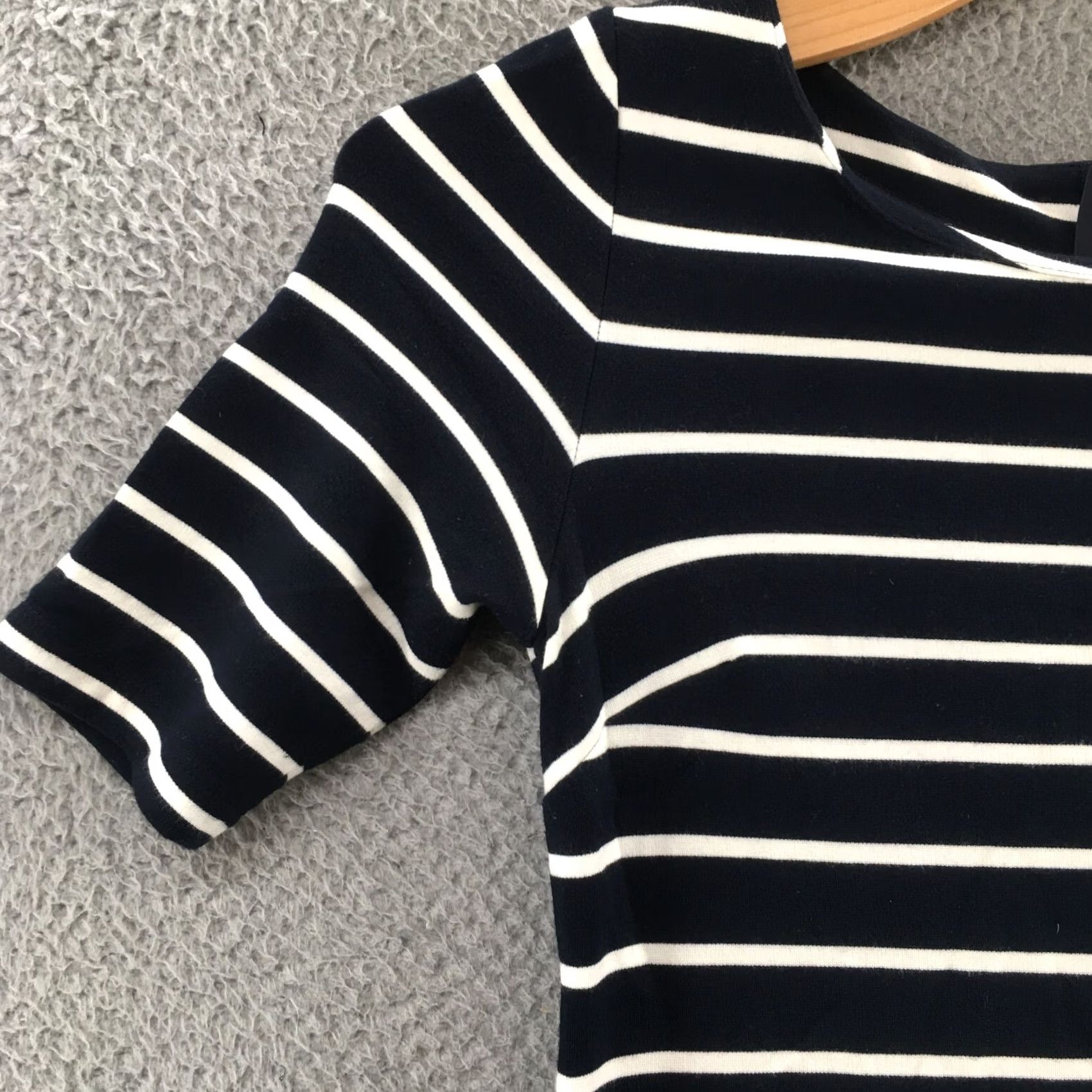 Banana Republic Banana Republic Bodycon Dress Womens Size 2 Black White Striped Short Sleeve Zip Back Size 26" / US 2 / IT 38 - 5 Thumbnail