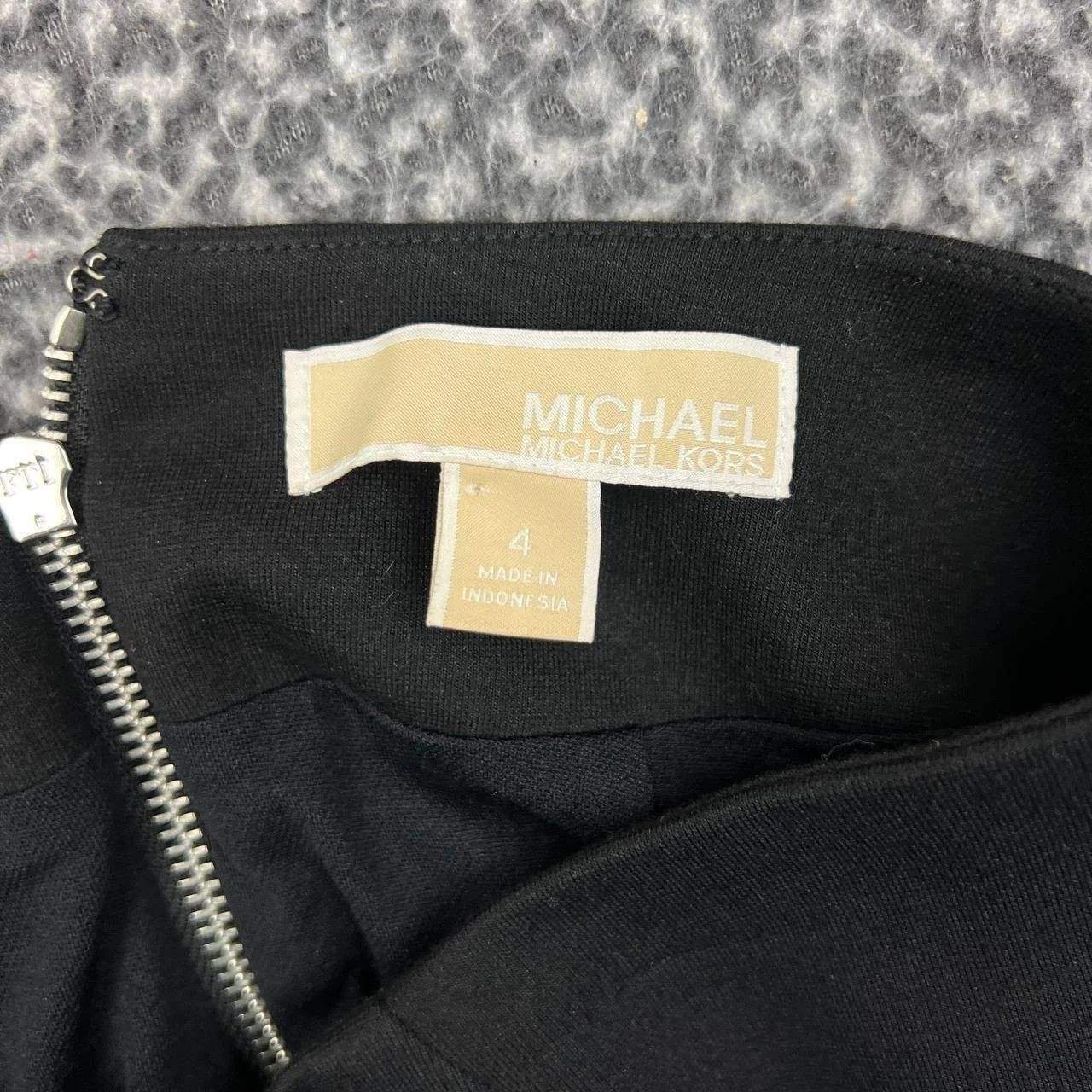 Michael Kors Michael Kors Pencil Skirt Women 4 Black Zip 28x23 Size 27" / US 4 / IT 40 - 6 Thumbnail
