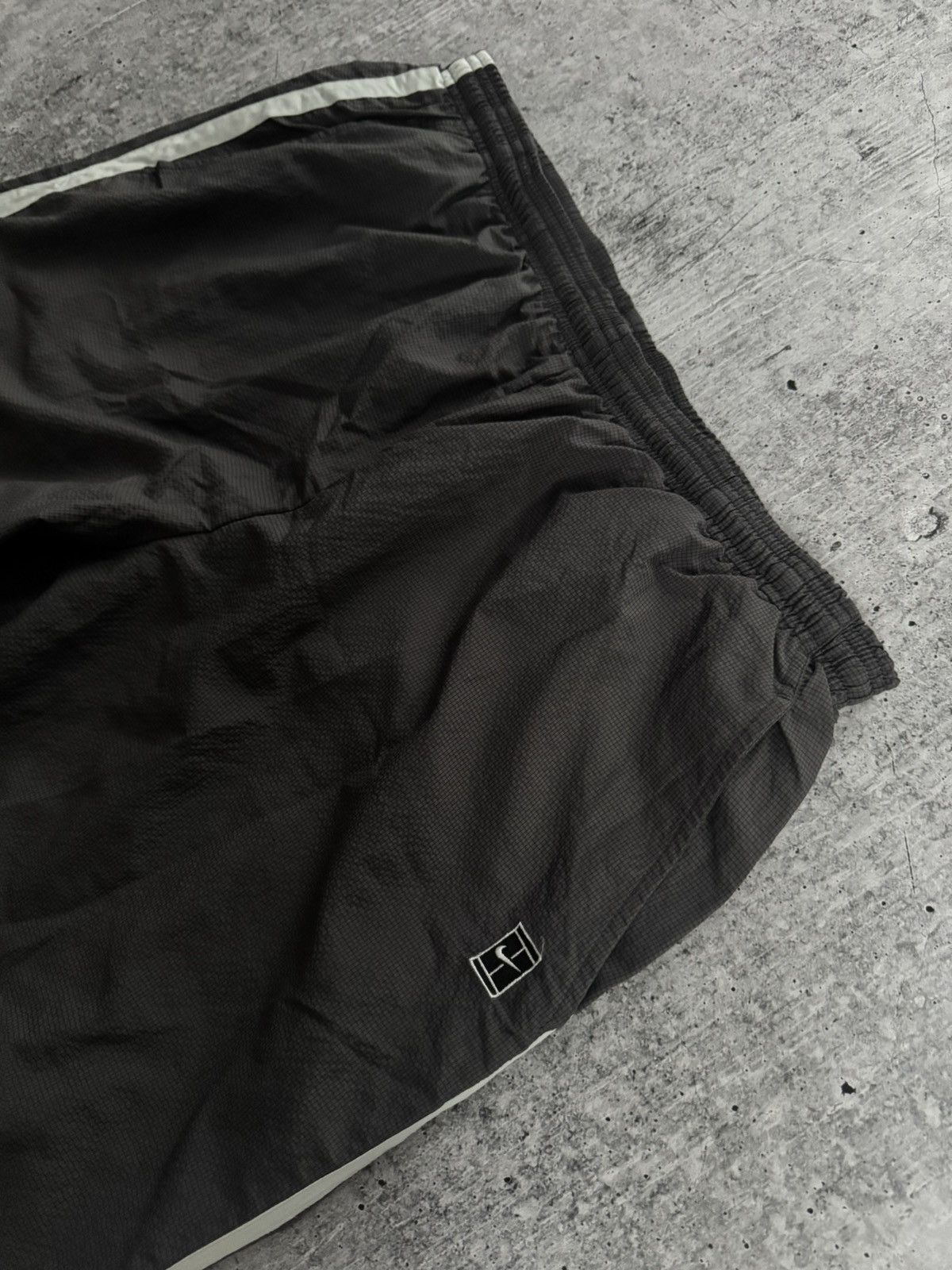 Nike Vintage Nike Track Pants Dark Gray Sweatpants Nylon Joggers Size US 36 / EU 52 - 4 Thumbnail
