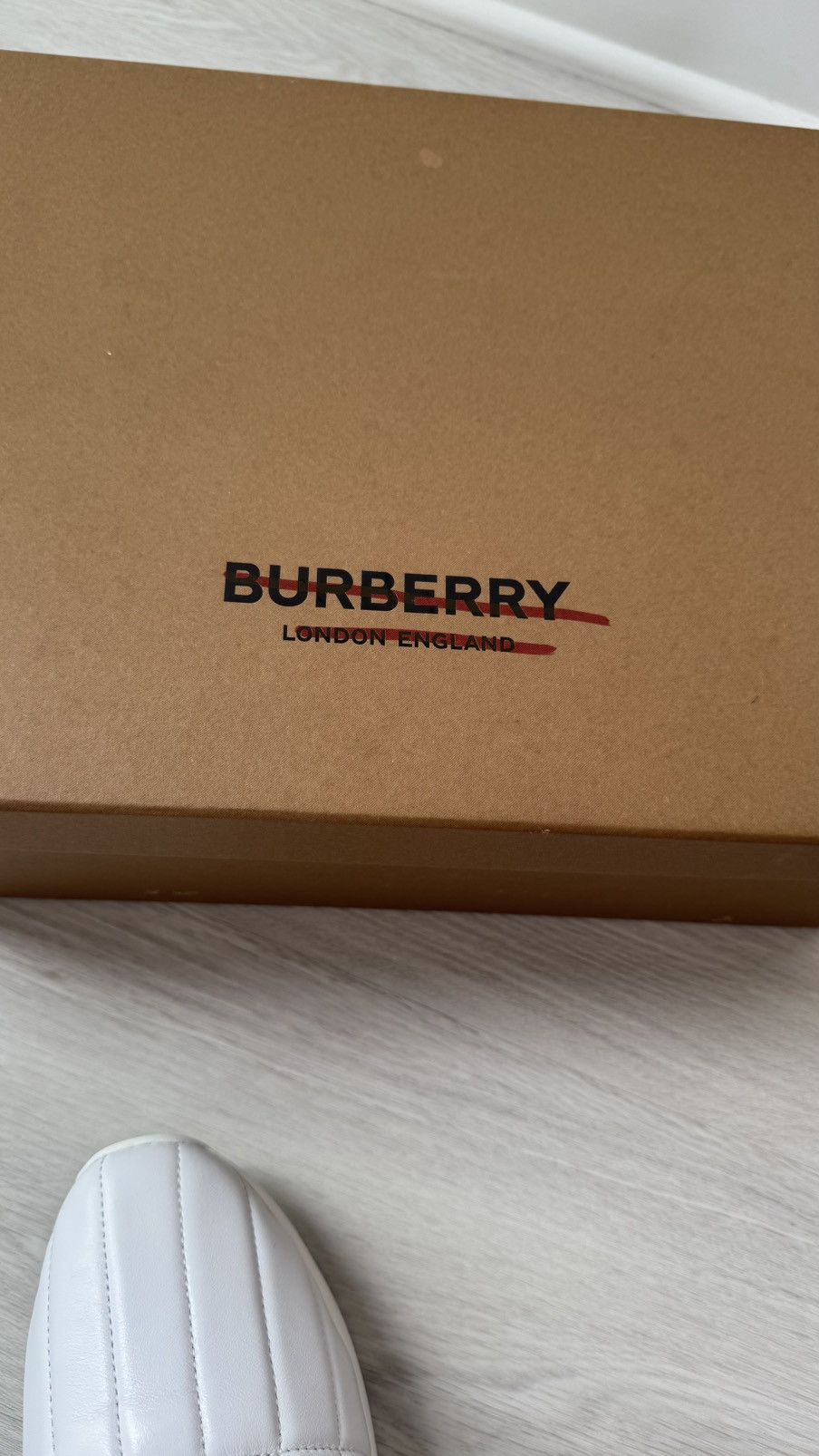 Burberry New Burberry White Quilted Sneakers Size US 9 / IT 39 - 10 Thumbnail