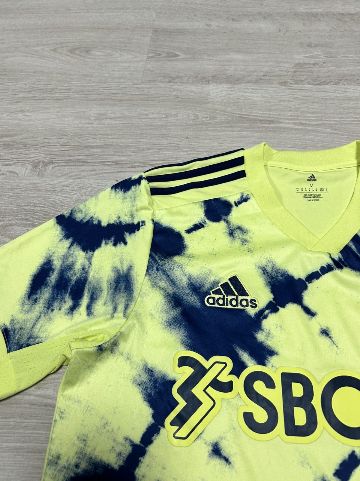 Adidas Adidas Soccer Jersey Leeds United 2022 away home size M Size US M / EU 48-50 / 2 - 4 Thumbnail