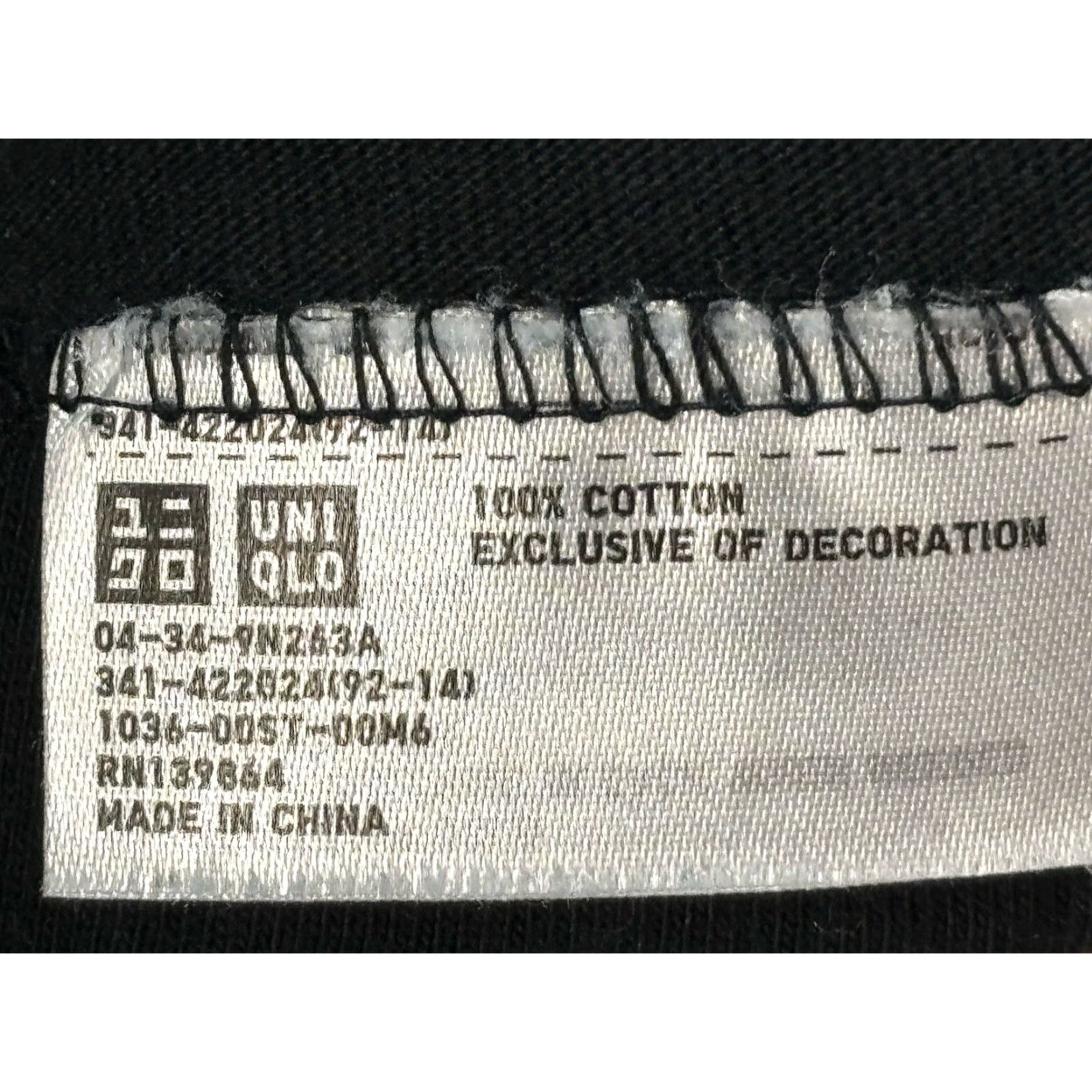 Uniqlo VINTAGE Uniqlo X Kaws Tshirt Mens S Black BFF Pocket Short Sleeve Crew Neck Size US S / EU 44-46 / 1 - 5 Thumbnail