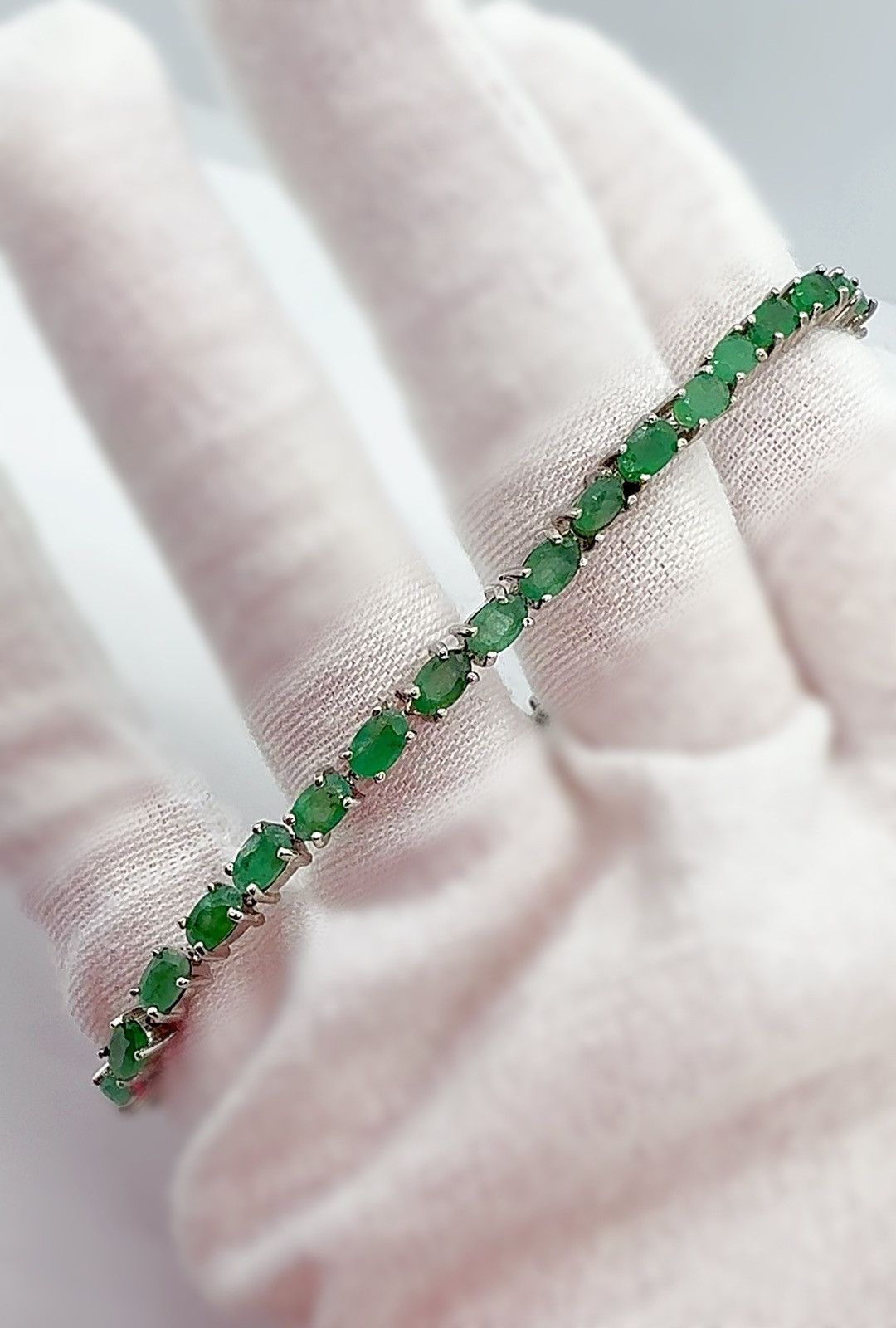 Nordstrom 14k White Gold over Silver Green Emerald Jadeite Bracelet! Size ONE SIZE - 1 Thumbnail