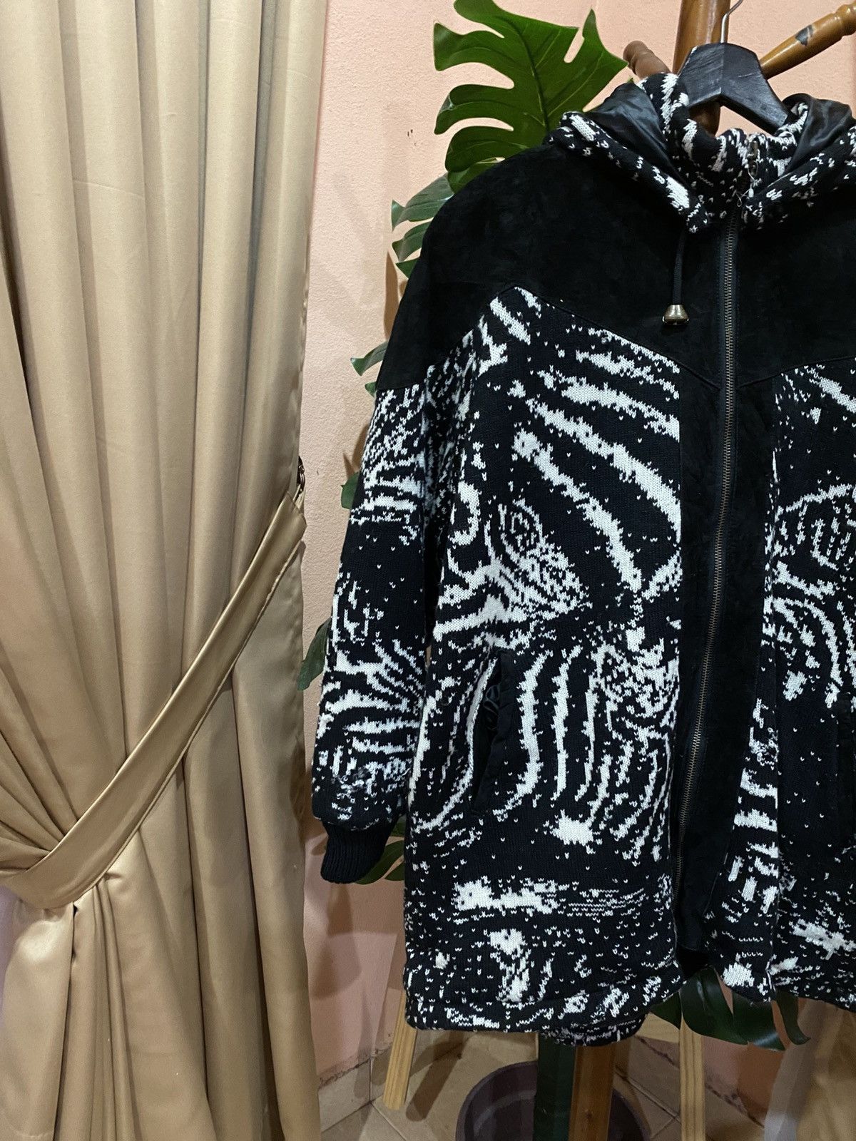 Japanese Brand Vintage Pecato Black White Knit Pattern Hooded Suede Panels Size US L / EU 52-54 / 3 - 5 Thumbnail