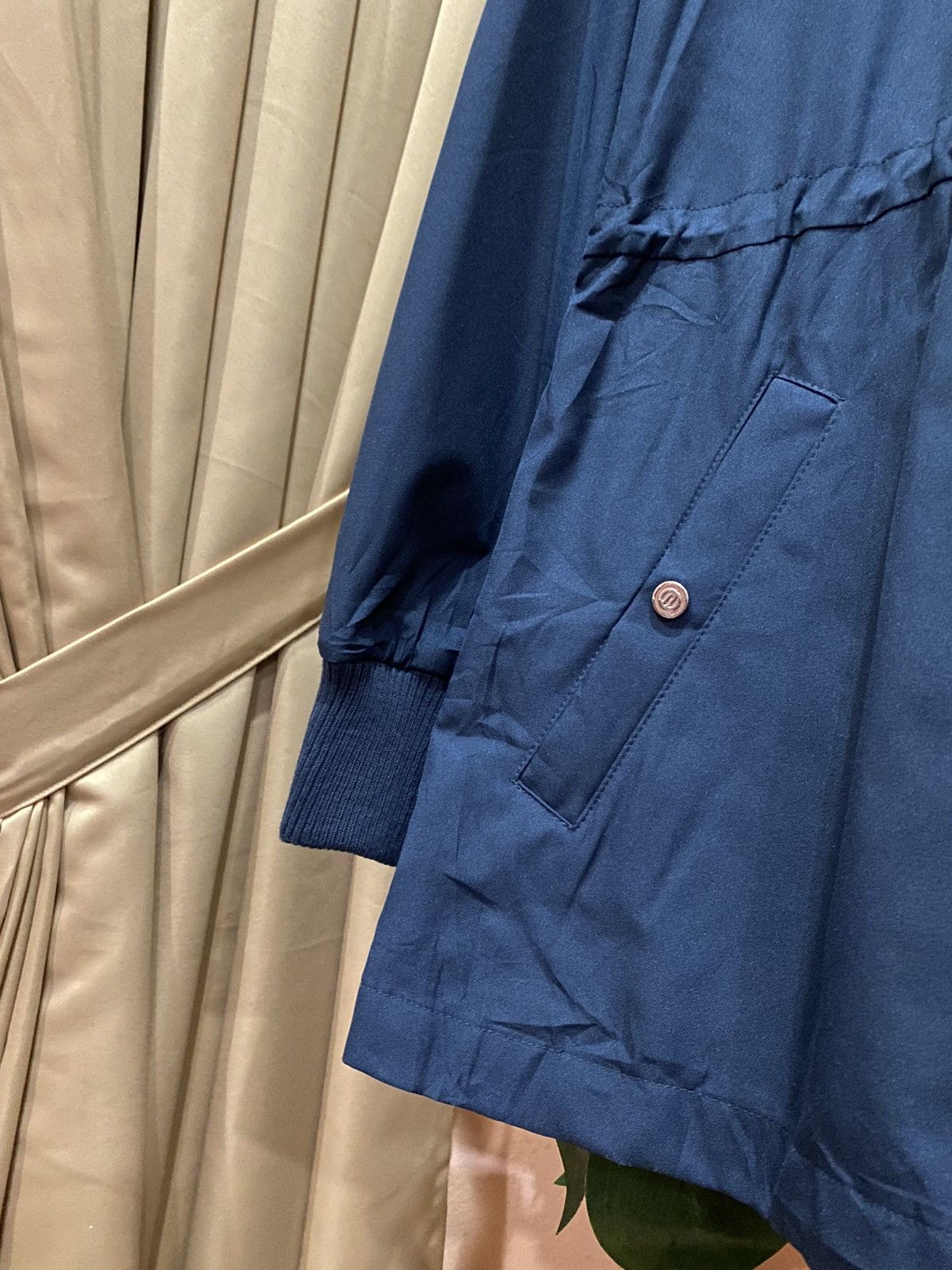 Designer Bernardo Lightweight Hooded Jacket Navy with Drawstring Size XL / US 12-14 / IT 48-50 - 6 Thumbnail