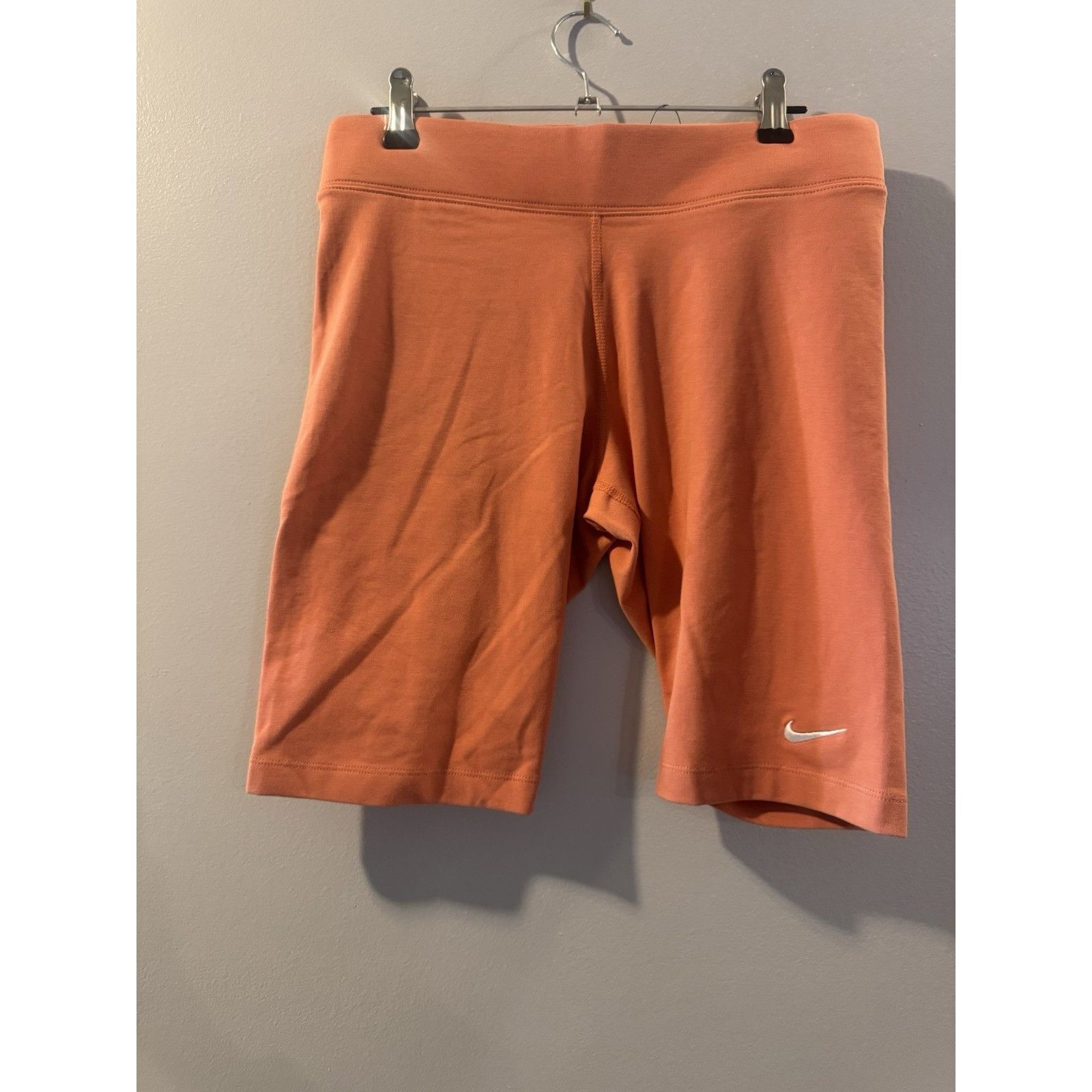 Nike NIKE Womens Tight Fit Mid Rise Short Length Coral Shorts NWT Size 32" / US 10 / IT 46 - 1 Thumbnail