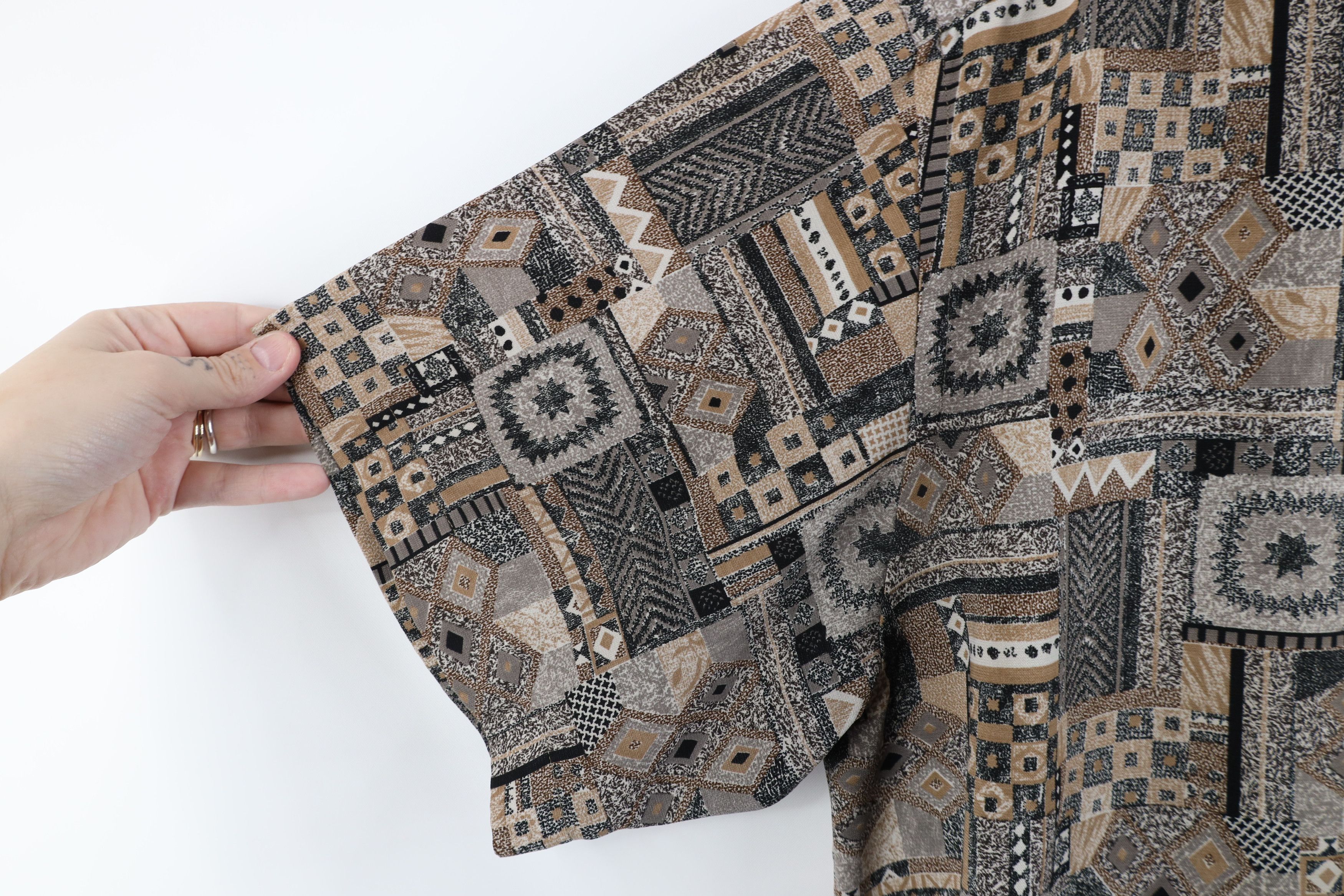 Vintage Vintage 90s Streetwear Geometric Collared Button Shirt Size US L / EU 52-54 / 3 - 5 Thumbnail