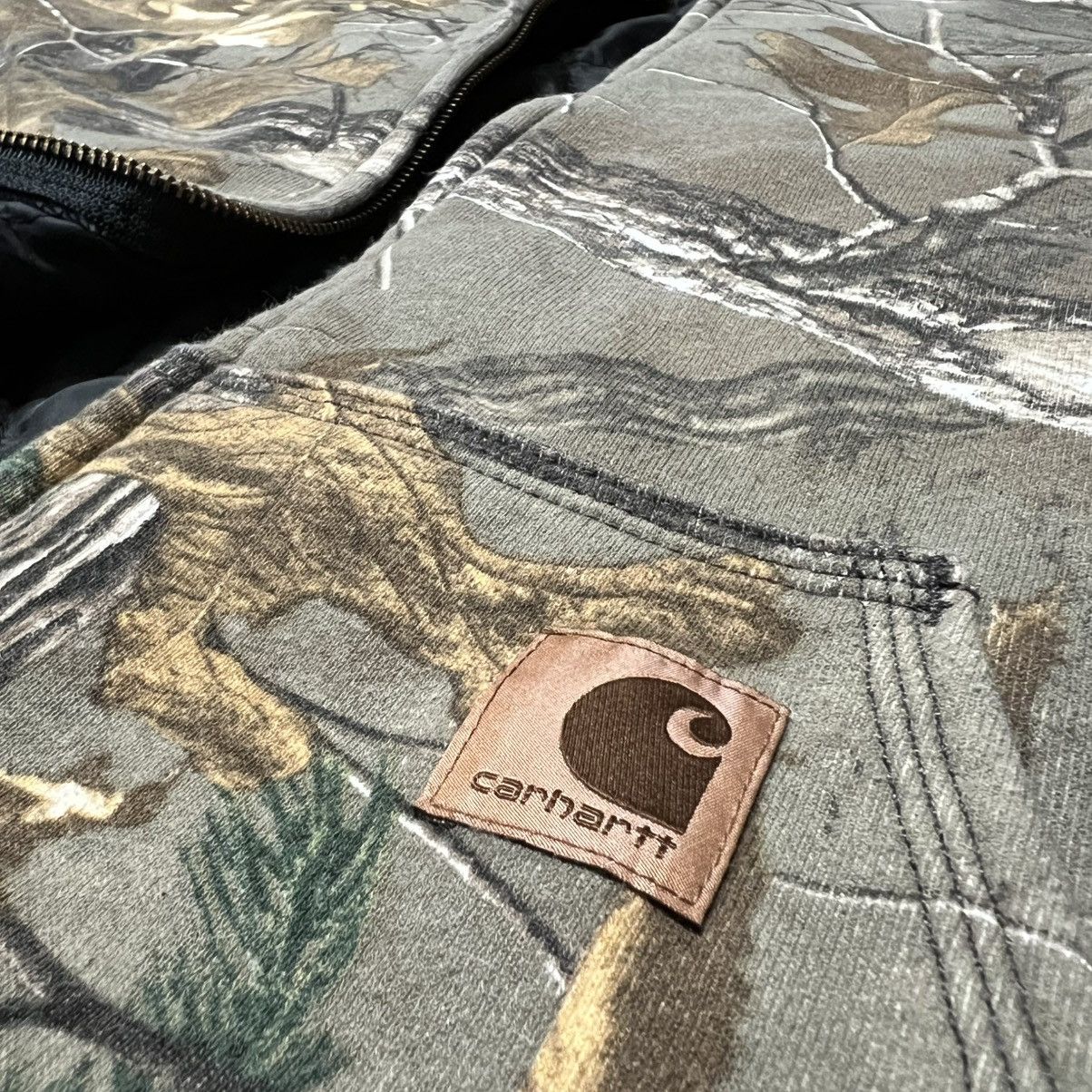 Carhartt × Carhartt Wip × Vintage Vintage Carhartt Real-Tree Camouflage Hooded Jacket Size US M / EU 48-50 / 2 - 5 Thumbnail