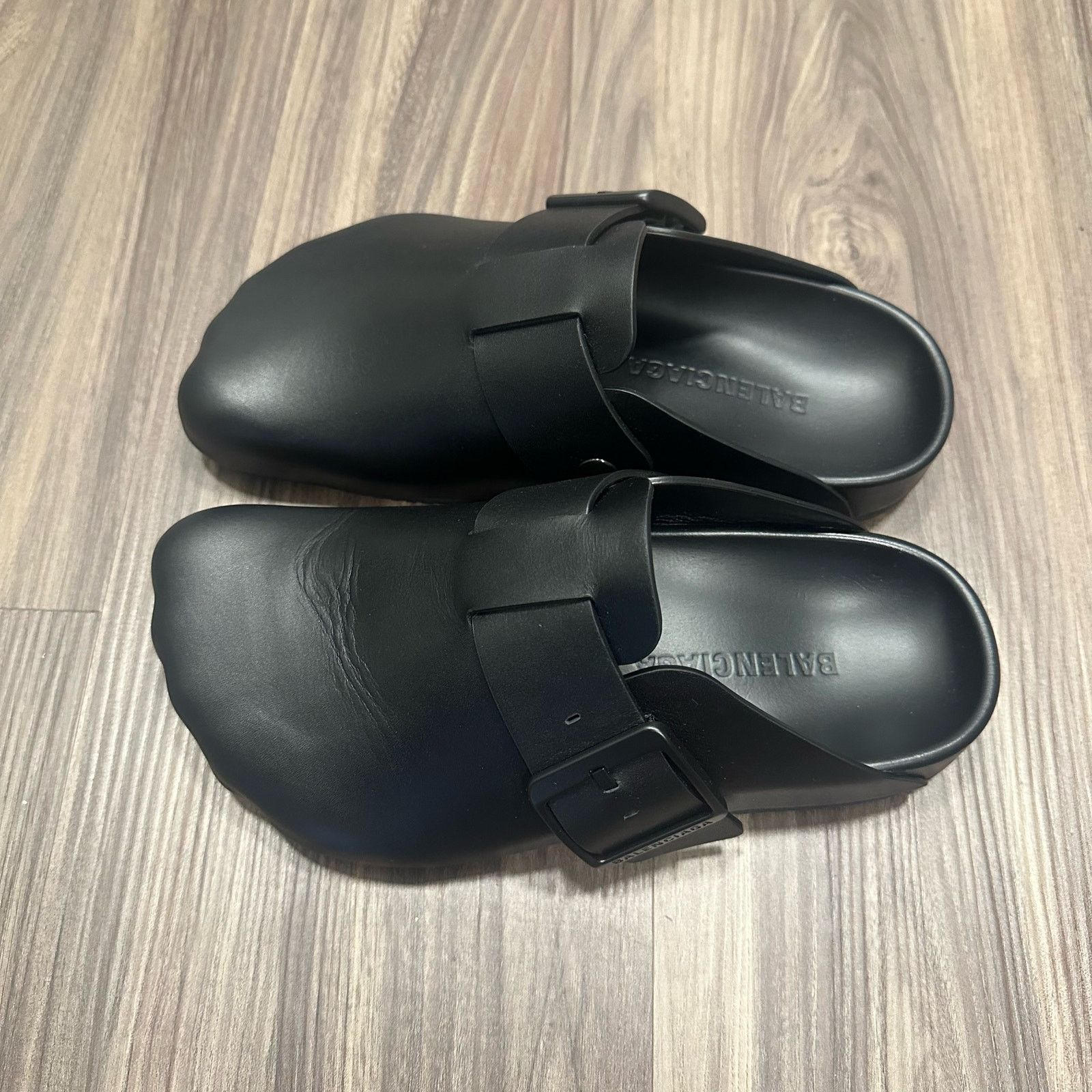 Balenciaga NEW Balenciaga UNISEX Black Leather Sunday Mules | FR/EU 37 Size US 7 / IT 37 - 4 Thumbnail