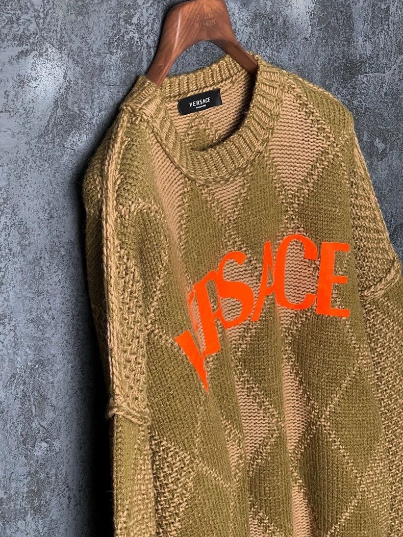 Versace Versace Letter-printed crewneck sweater Size US M / EU 48-50 / 2 - 6 Thumbnail