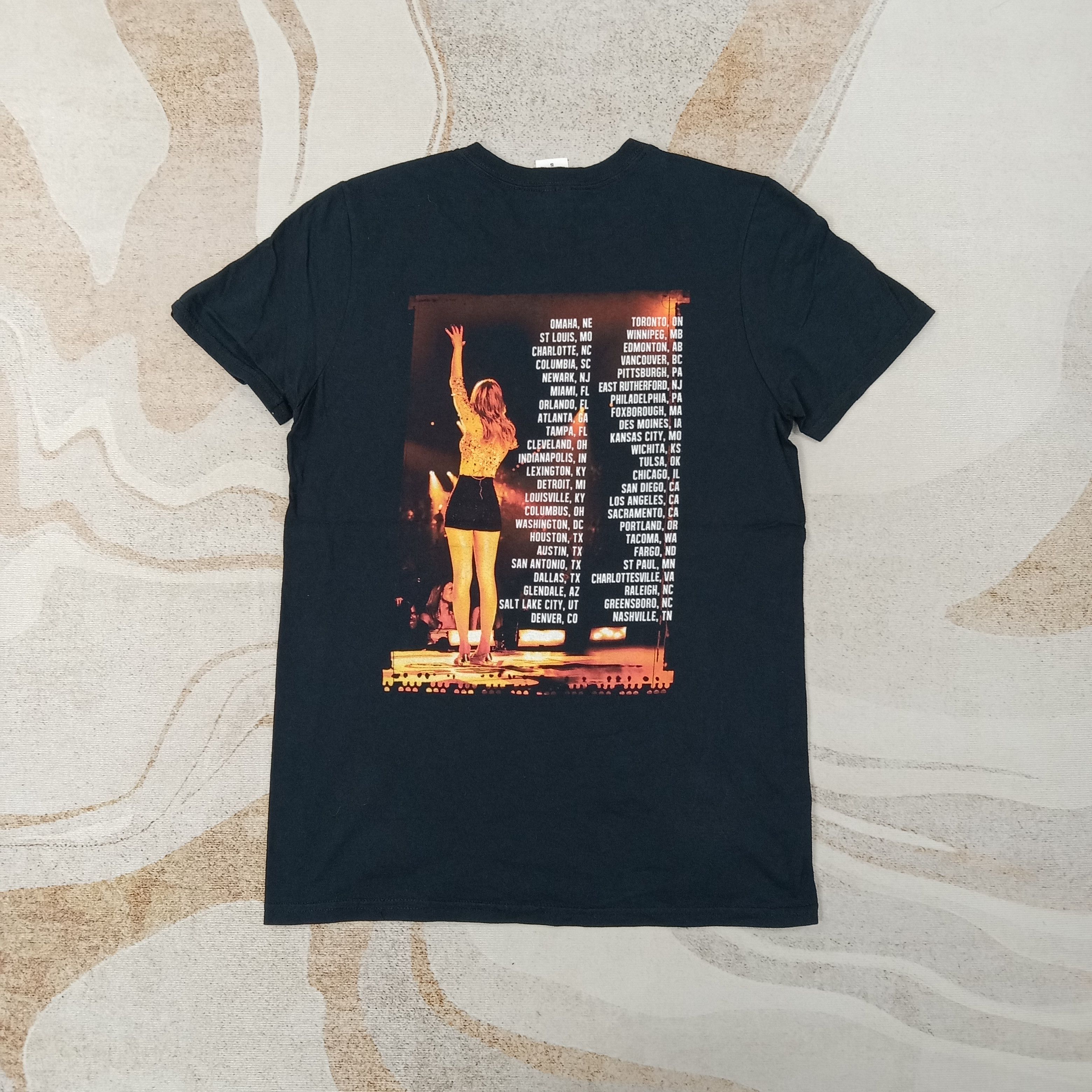 Band Tees Taylor Swift The Red Solo Singer Tour Tshirt C259N53 Size US S / EU 44-46 / 1 - 4 Thumbnail
