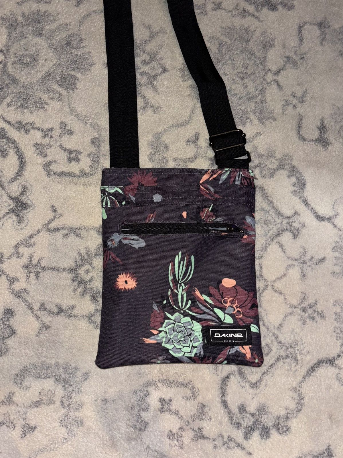 Dakine DaKine Jive Crossbody Purple Bag Adjustable Strap EUC Size ONE SIZE - 2 Thumbnail