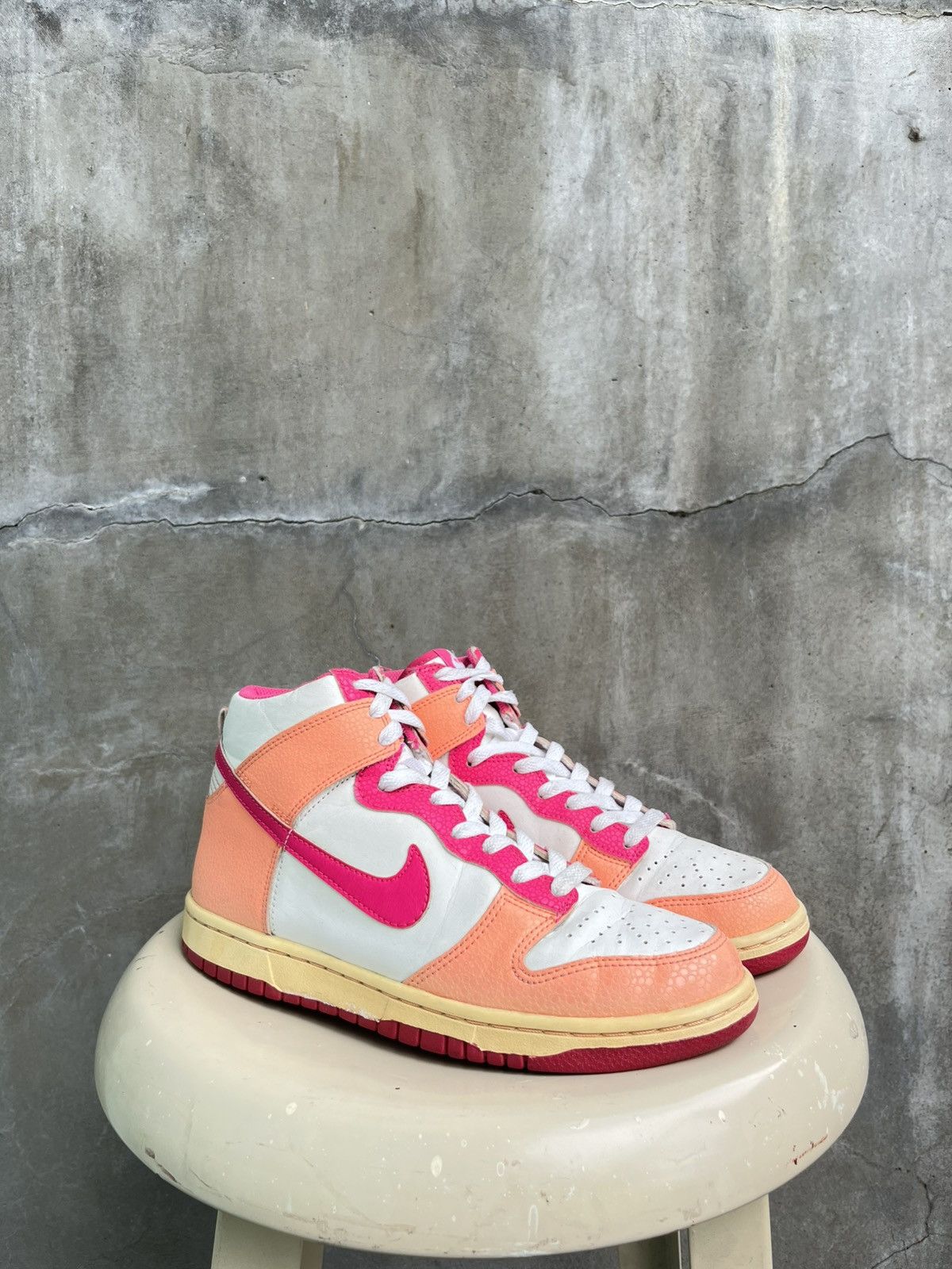 Nike Dunk Hi SB 2013 Atomic Pink Size US 6 / IT 36 - 1 Thumbnail