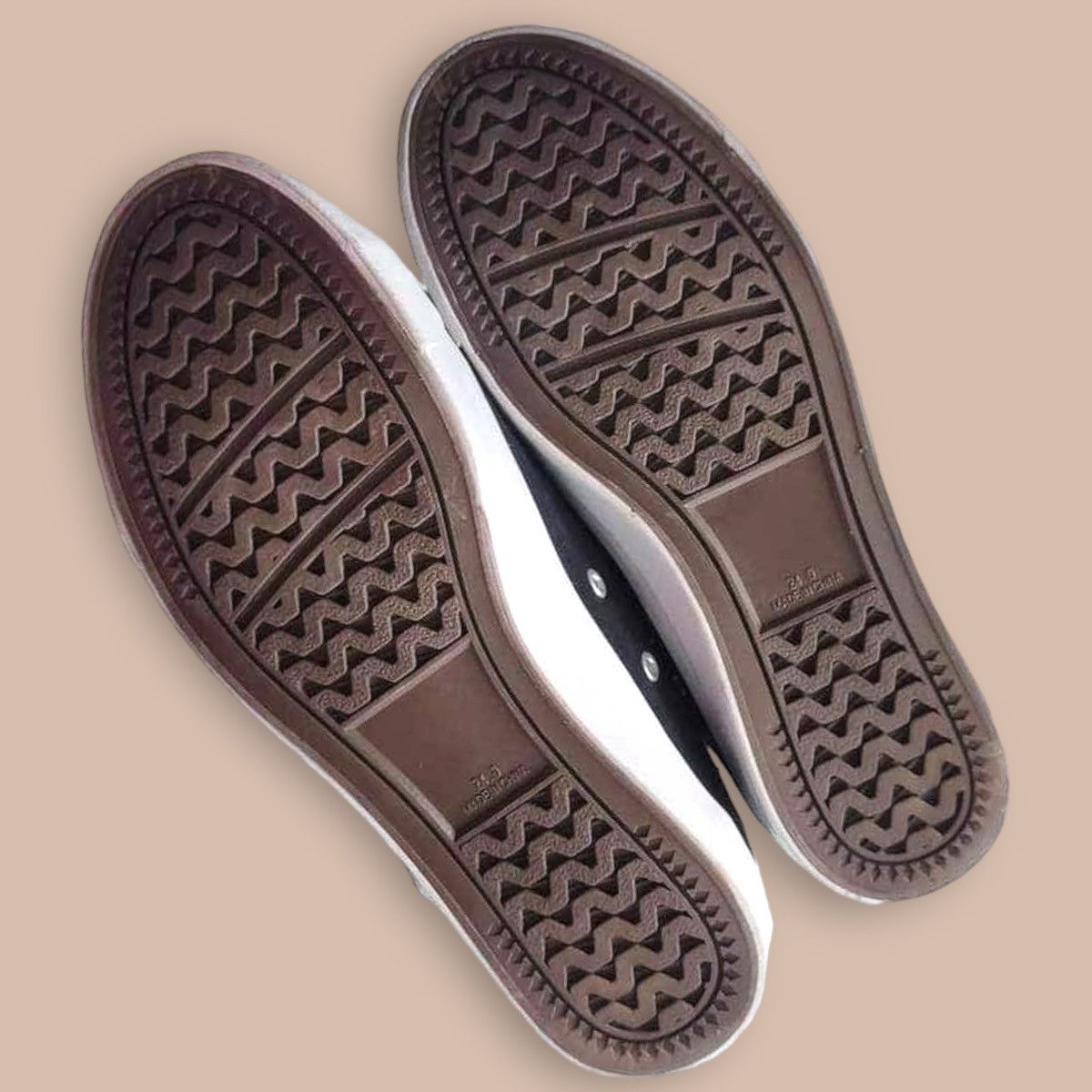 Undercover × Uniqlo Uniqlo x Undercover “UU” by Jun takahashi FW2012 Sneakers Size US 6 / EU 39 - 18 Thumbnail