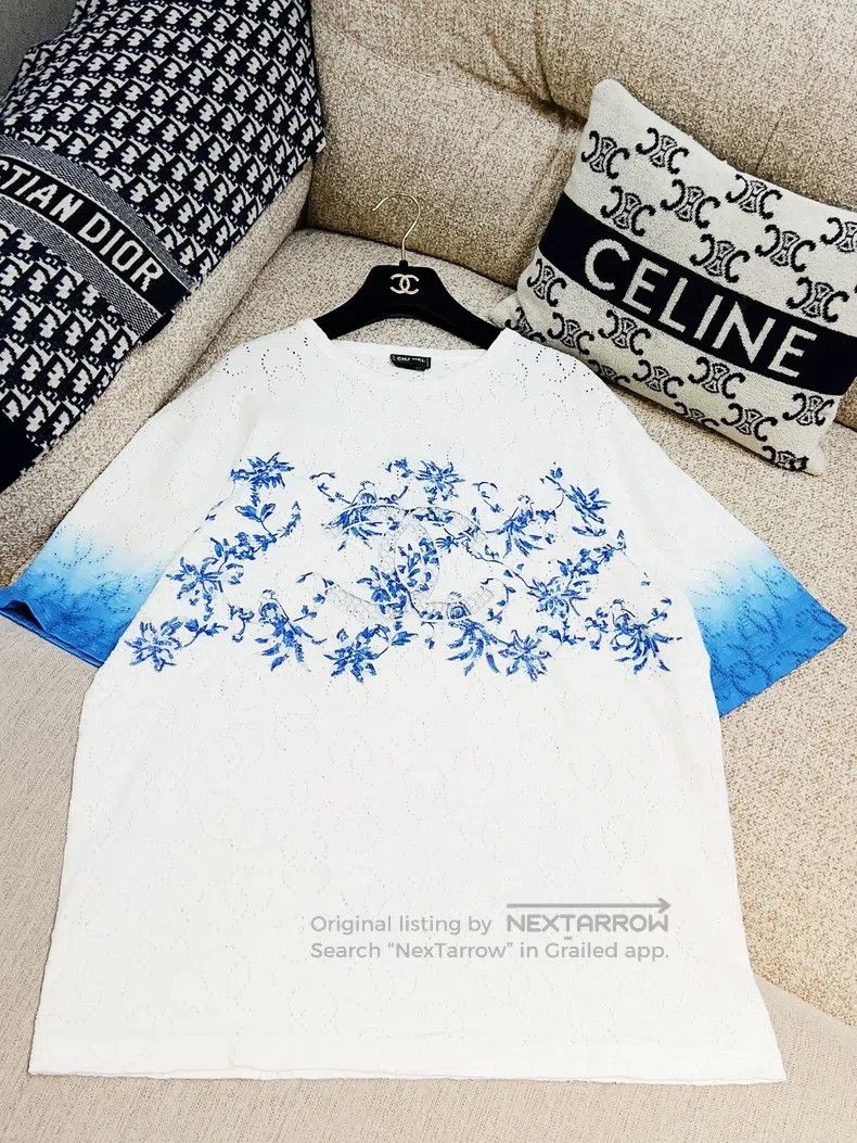 Chanel 24C white background blue dyed double C round-neck