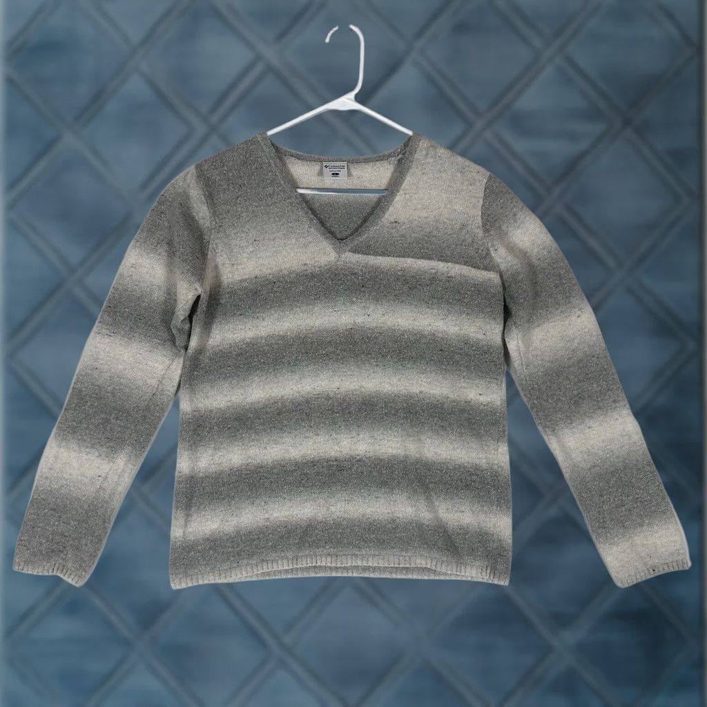 Vintage Columbia Women's Large V-Neck Sweater Gray Striped Knit Cropped? No, keep: Columbia Womens Large V-Neck Sweater Gray Striped Casual Long Sleeve Cotton Size L / US 10 / IT 46 - 1 Thumbnail