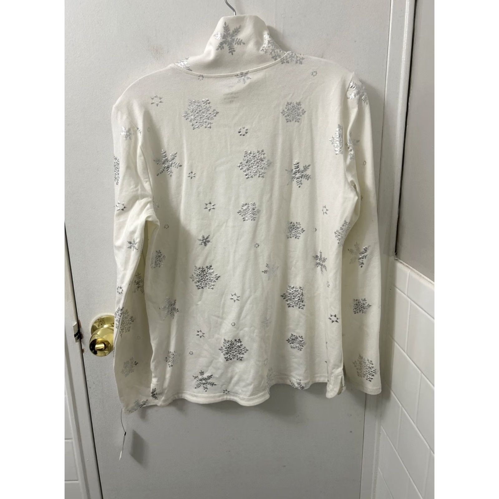 Talbots T by Talbots Top Womens M Ivory Silver Snowflake Button Mock Neck Sweatshirt NWT Size M / US 6-8 / IT 42-44 - 7 Thumbnail