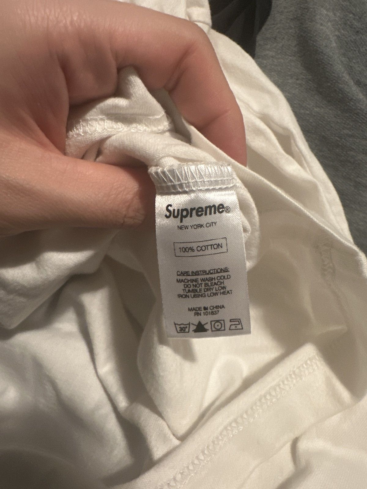 Supreme Supreme Old English Collar Logo Long-Sleeve Top 'White’ Size US M / EU 48-50 / 2 - 3 Thumbnail