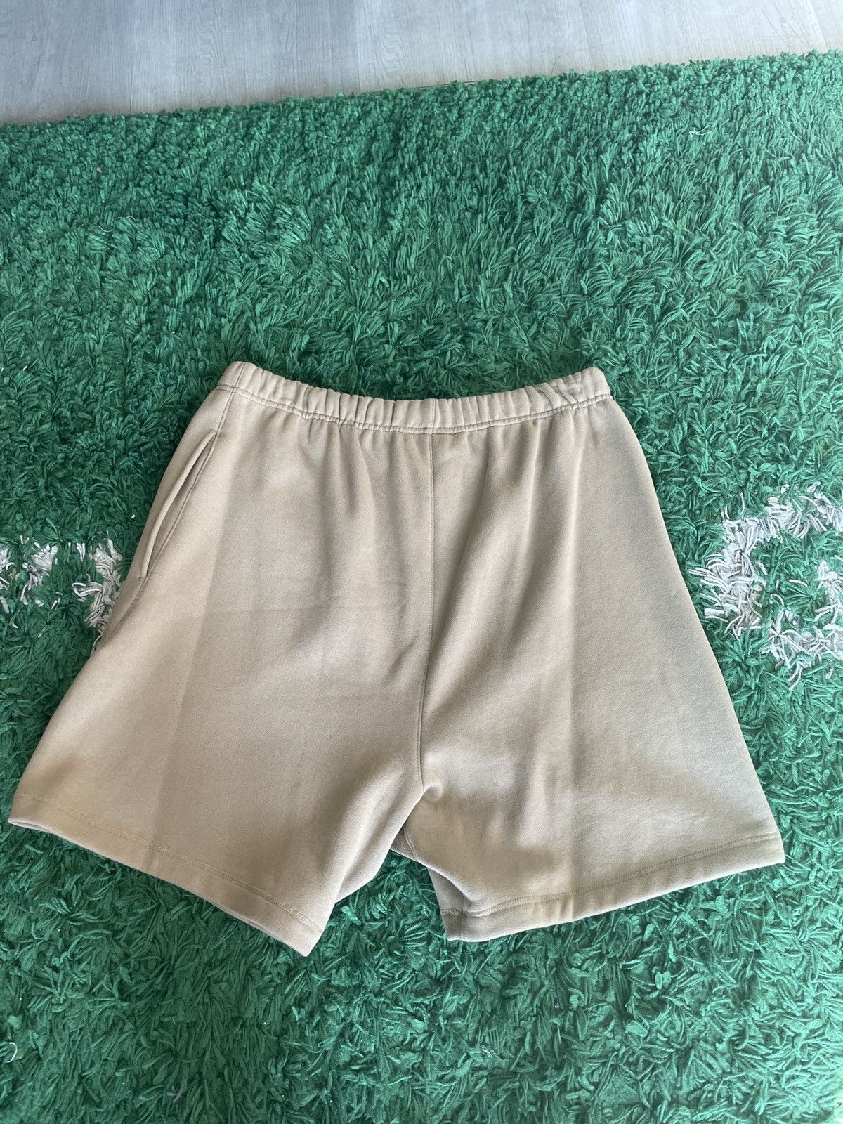 Essentials × Fear of God Essentials SS22 Sweat Short Oak L Size US 34 / EU 50 - 2 Thumbnail