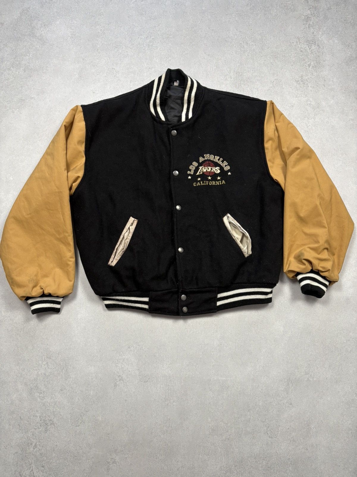 Vintage Vintage Los Angeles Lakers Varsity Bomber Jacket Wool UK Size US M / EU 48-50 / 2 - 2 Thumbnail