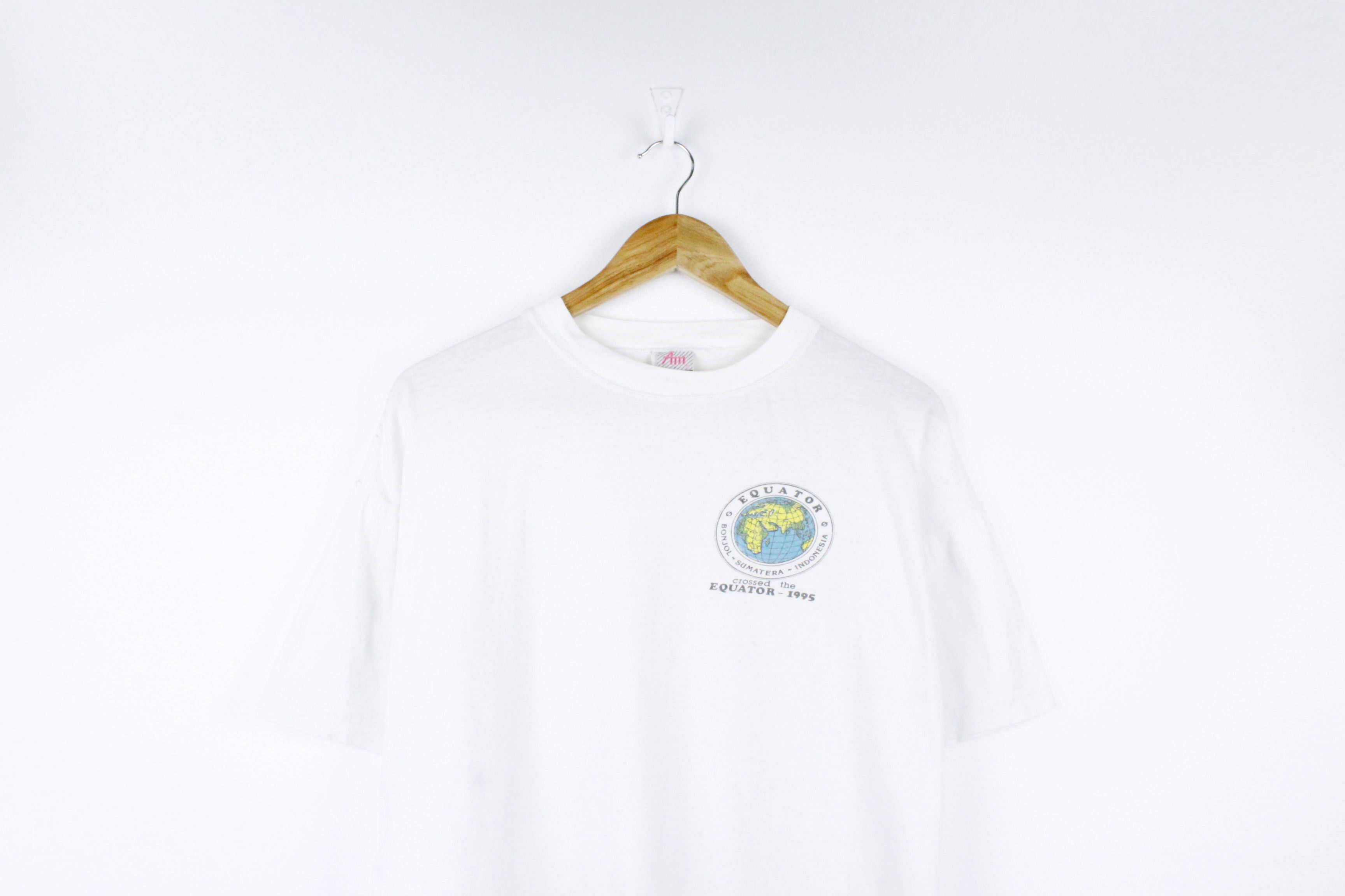 Country Road × Vintage Vintage 1995 Crossed To The Equator Graphic Crew T-shirt 90s Size US L / EU 52-54 / 3 - 2 Thumbnail