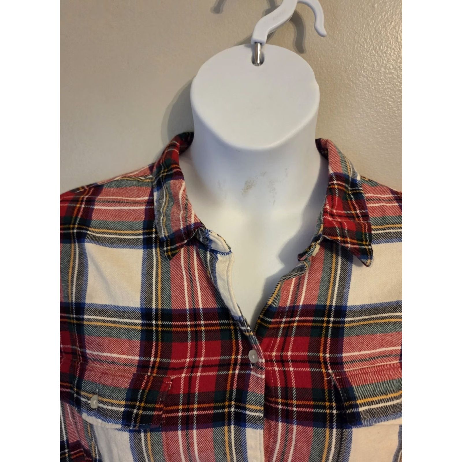 Old Navy Old Navy Womens XL Red White Green Plaid Flannel Boyfriend Shirt Size XL / US 12-14 / IT 48-50 - 2 Thumbnail