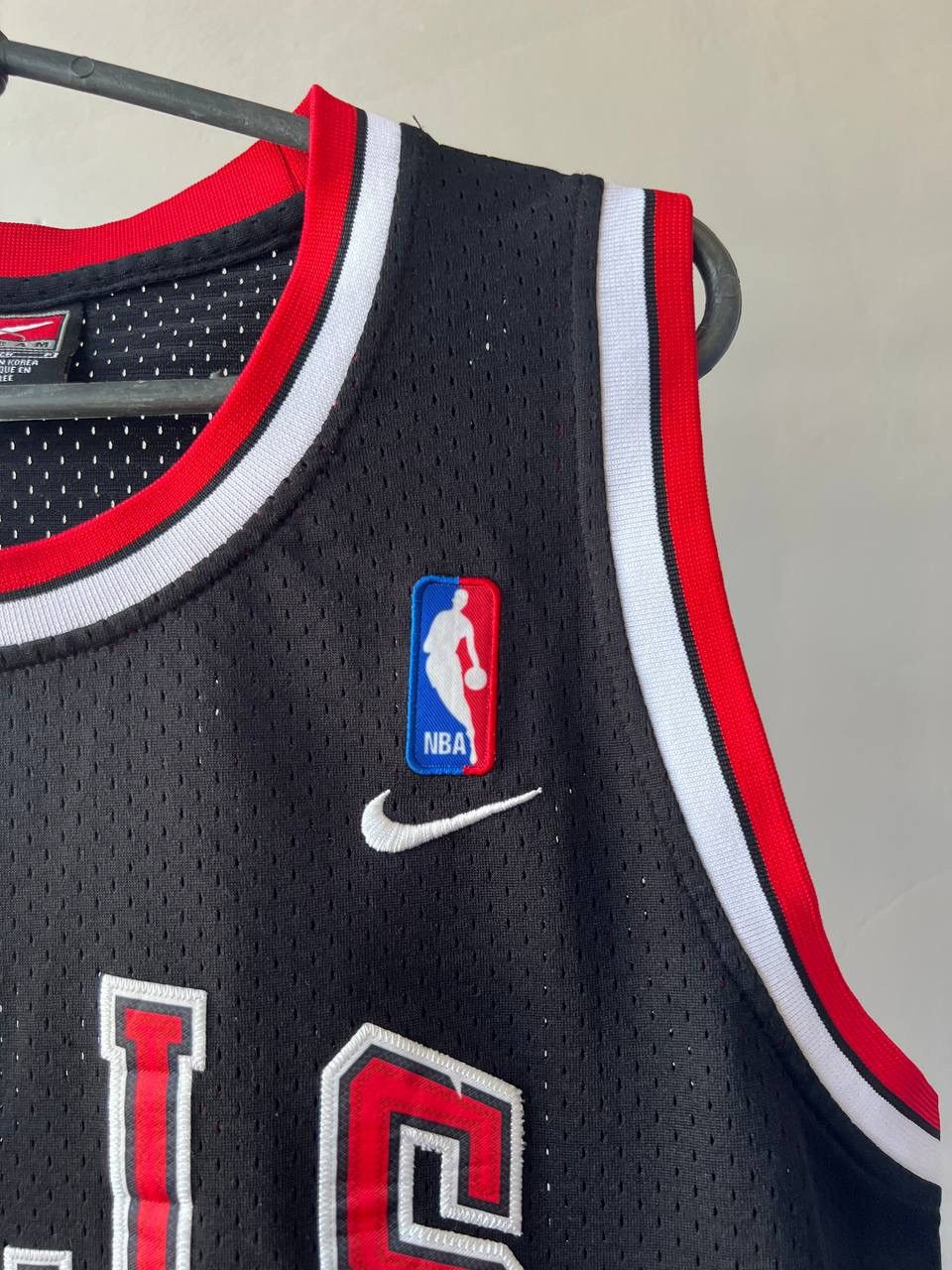 NBA 2001 CHICAGO BULLS #23 JORDAN NIKE BASKETBALL JERSEY ICONIC Size US S / EU 44-46 / 1 - 6 Thumbnail