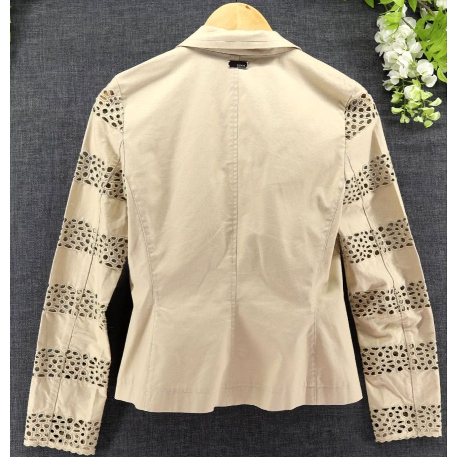 Escada Escada Women's Beige Eyelet Sleeve Lightweight Blazer Summer Sz 34 US S Size S / US 4 / IT 40 - 2 Thumbnail