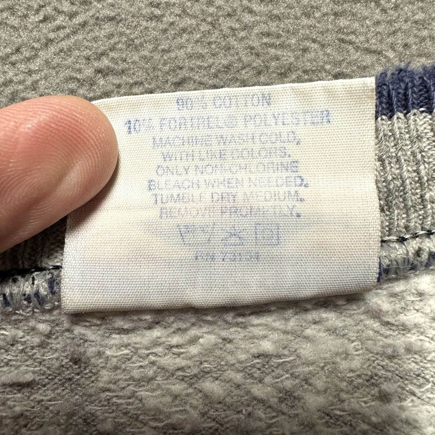 Vintage Vintage Notre Dame Sweatshirt Large Gray Crew Neck Fighting Irish Football Mens Size US L / EU 52-54 / 3 - 6 Thumbnail